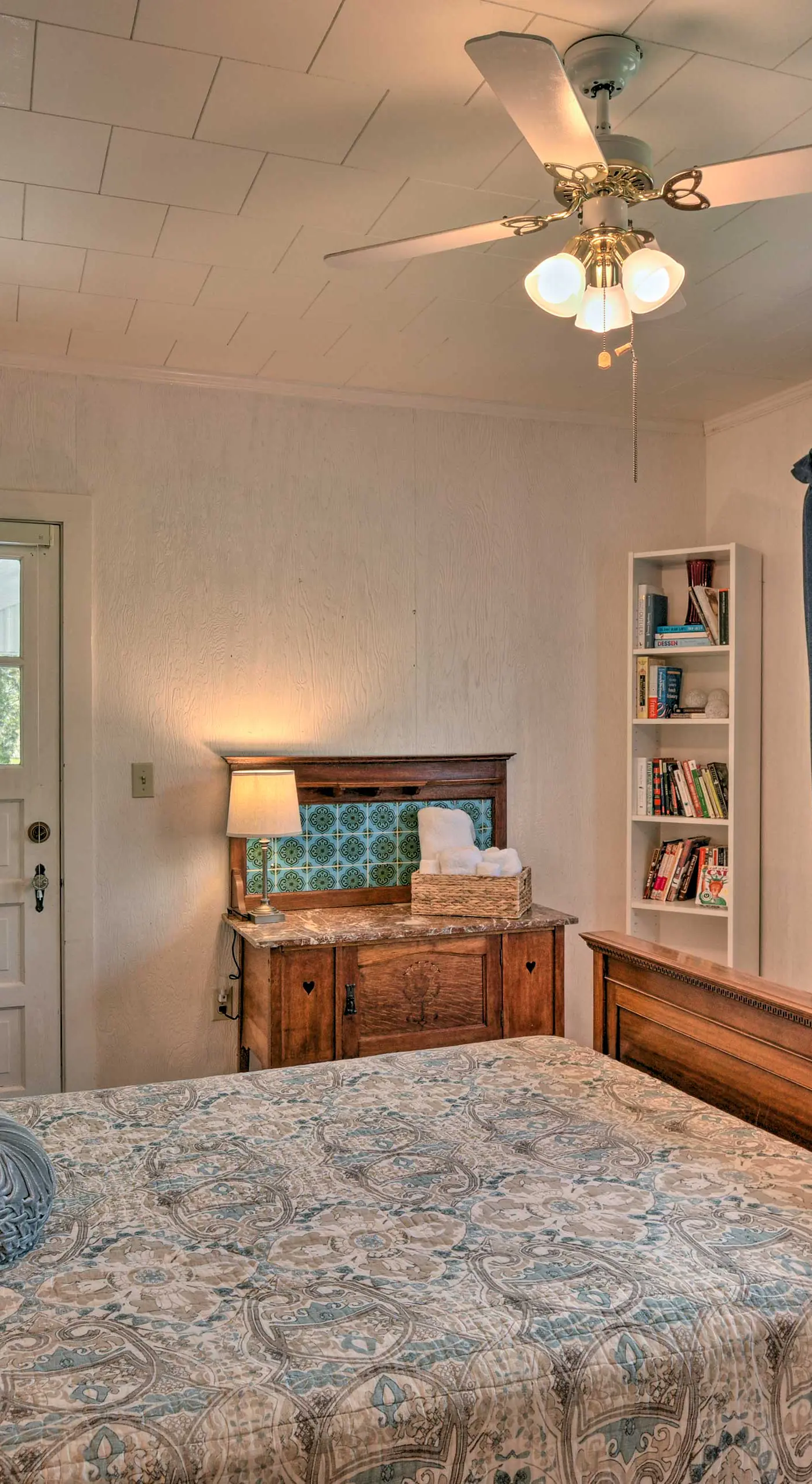 Cottage w/ Private Pool - Walk to Lake Wales!