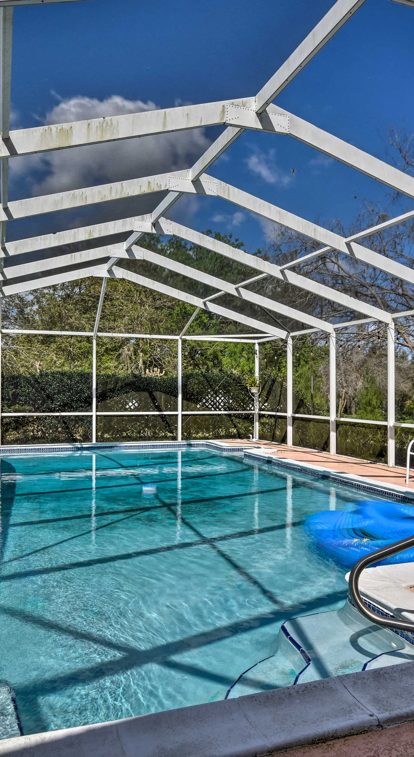 Cottage w/ Private Pool - Walk to Lake Wales!