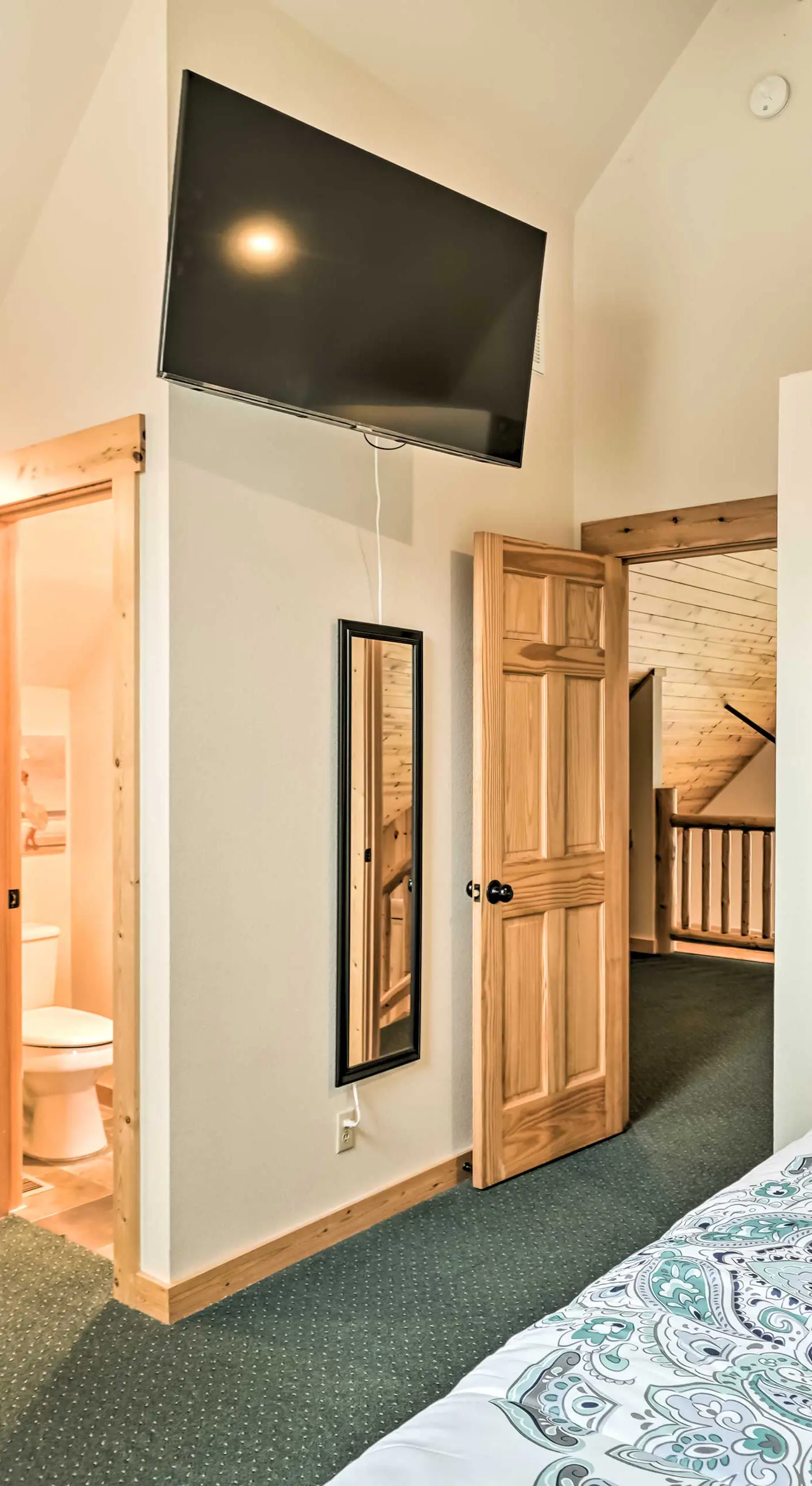 Chalet at Running Y Resort w/ Wraparound Deck!