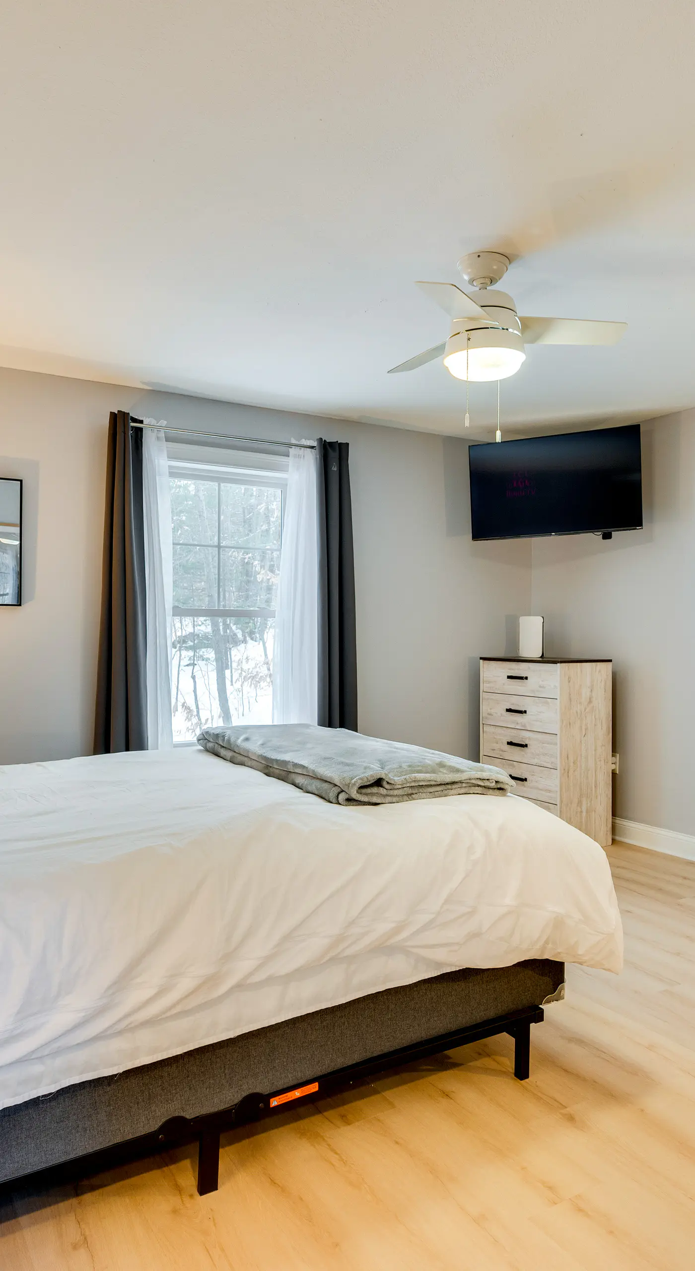 Mtn-View Gem w/ Hot Tub & Fire Pit in North Conway