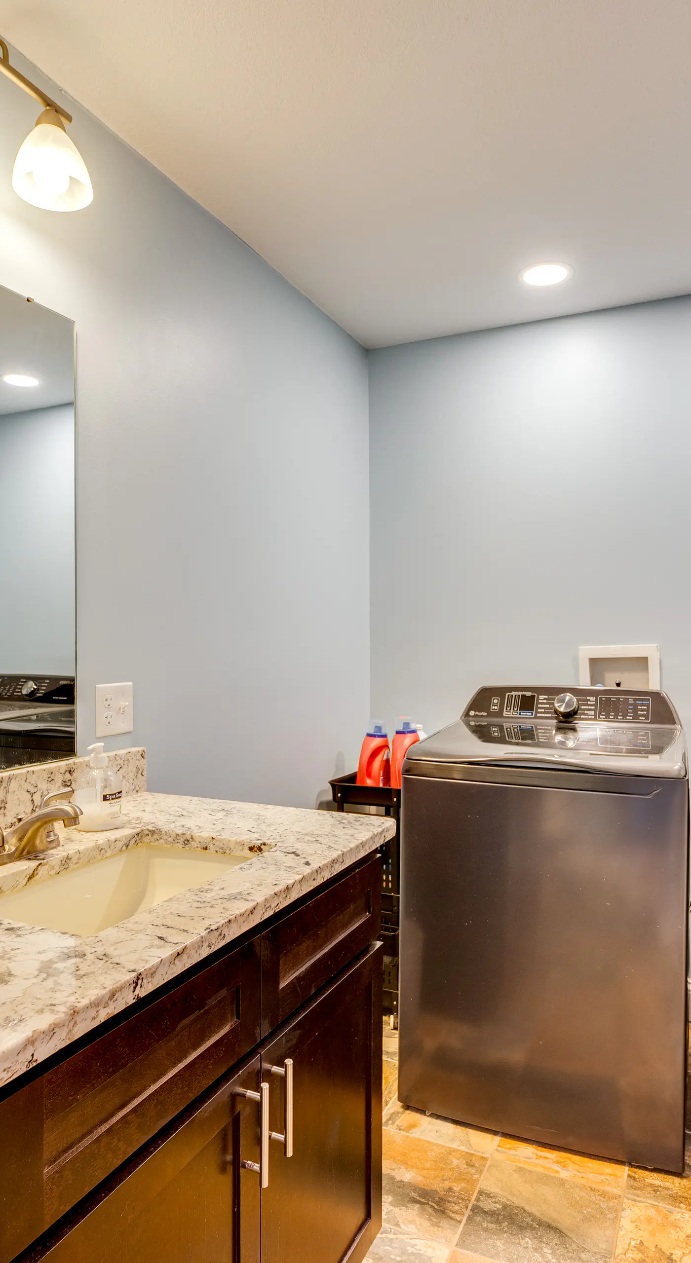 Mtn-View Gem w/ Hot Tub & Fire Pit in North Conway
