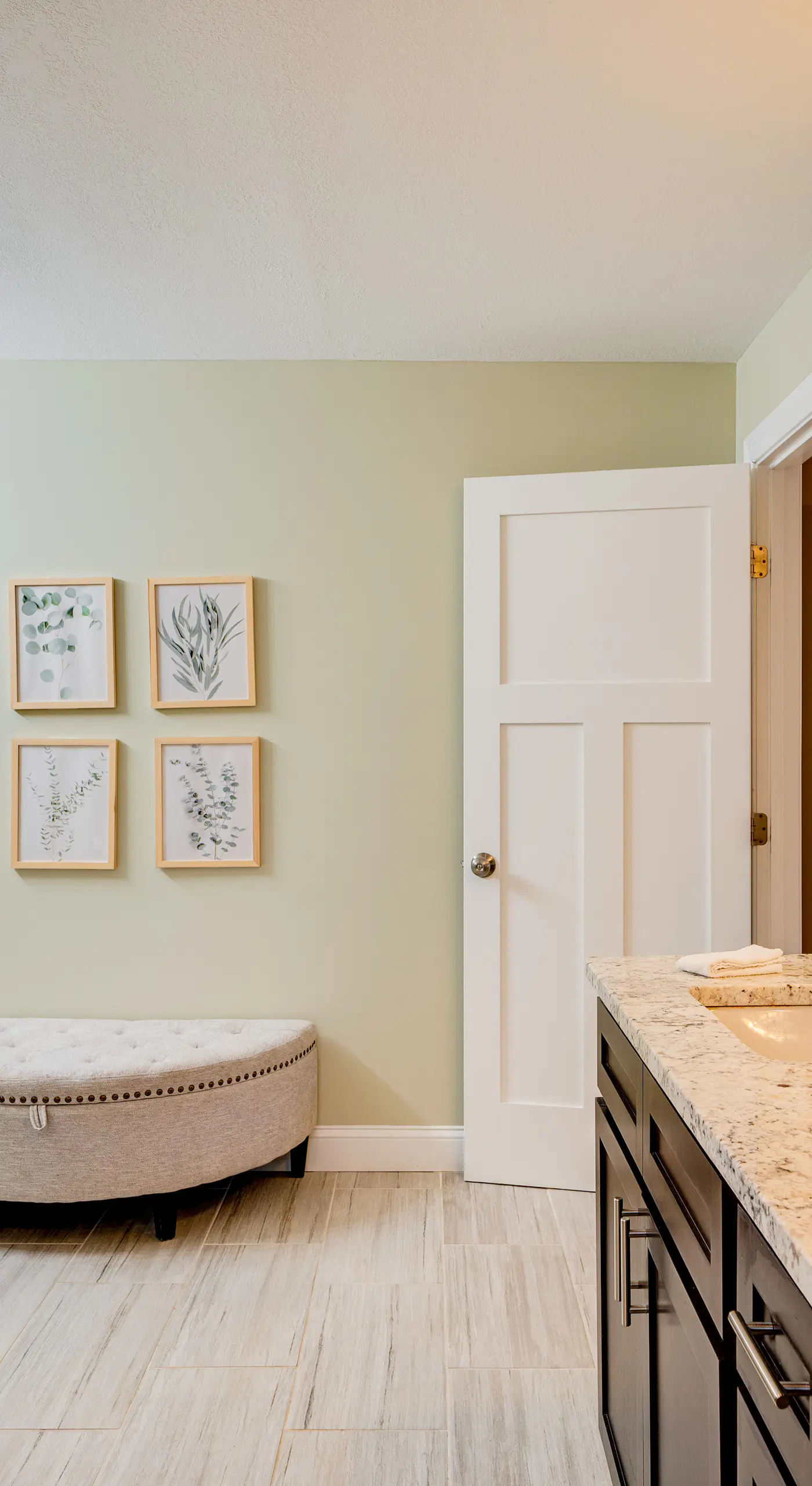 Mtn-View Gem w/ Hot Tub & Fire Pit in North Conway