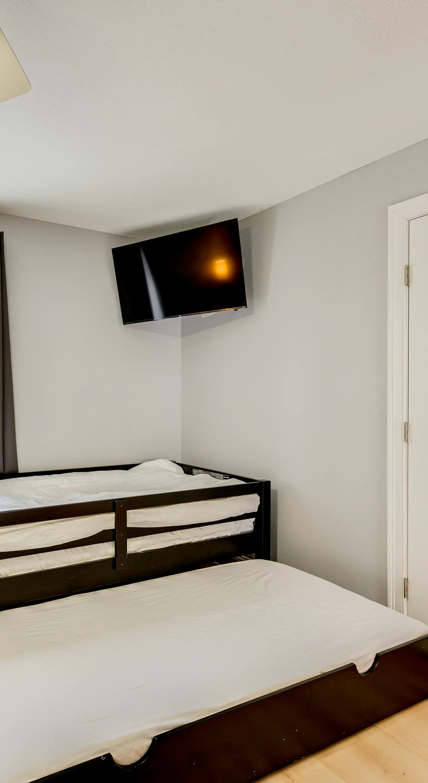 Mtn-View Gem w/ Hot Tub & Fire Pit in North Conway
