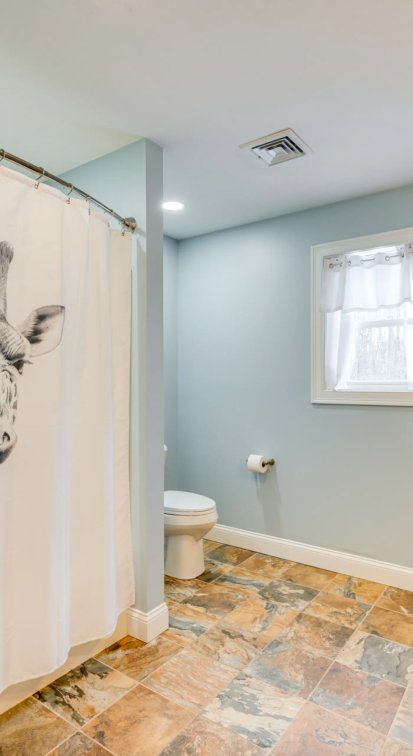 Mtn-View Gem w/ Hot Tub & Fire Pit in North Conway