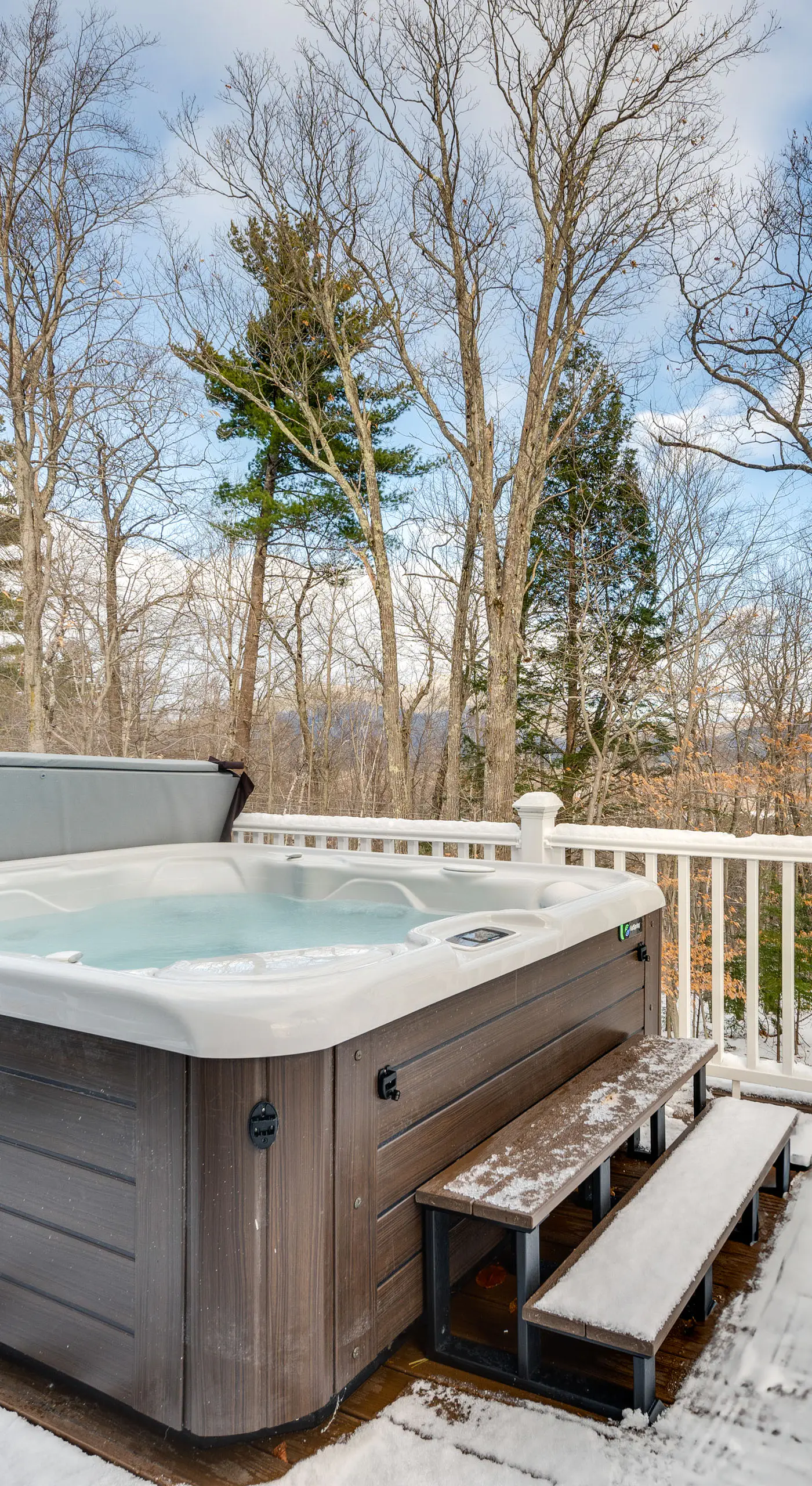 Mtn-View Gem w/ Hot Tub & Fire Pit in North Conway