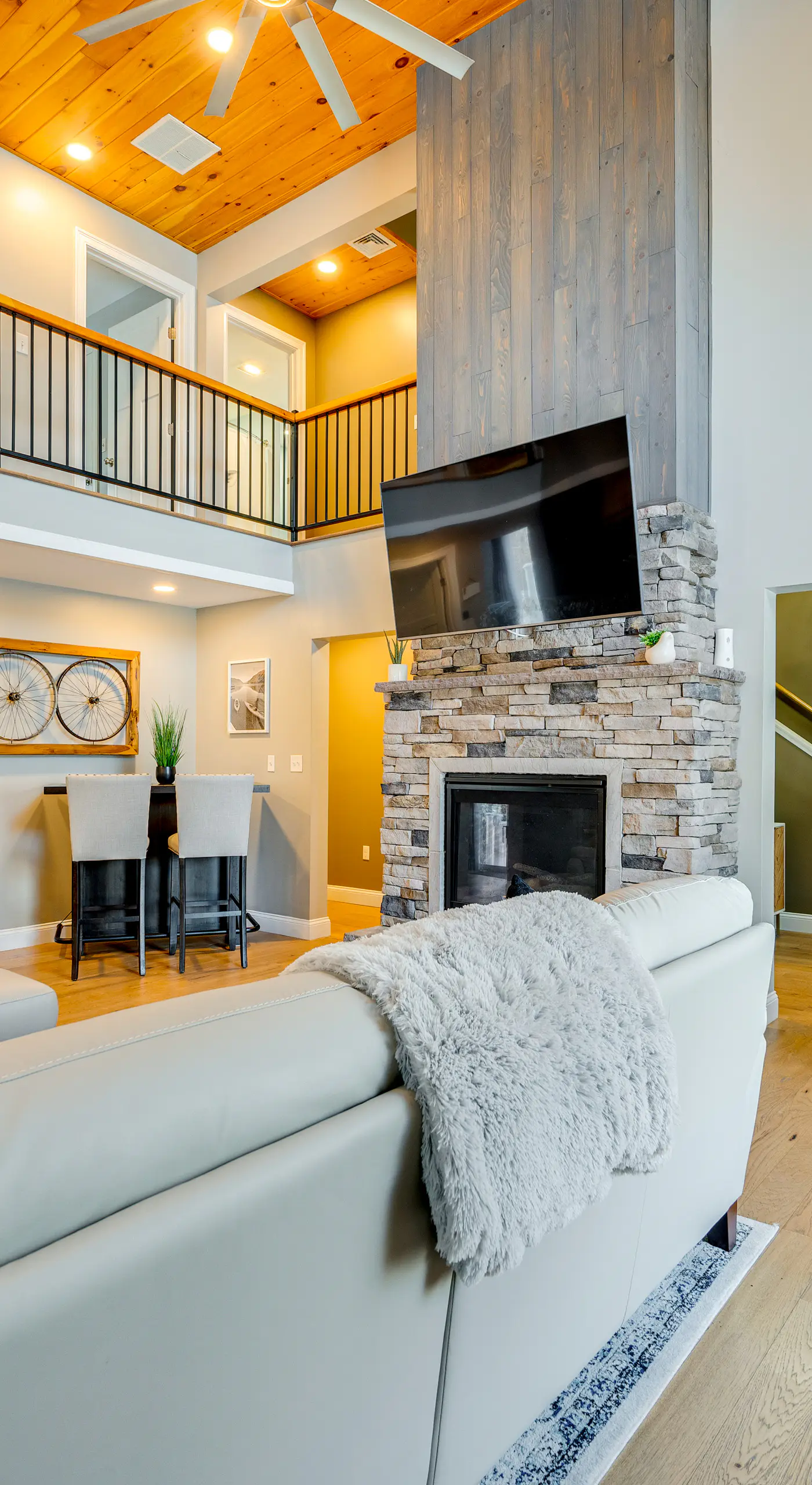 Mtn-View Gem w/ Hot Tub & Fire Pit in North Conway