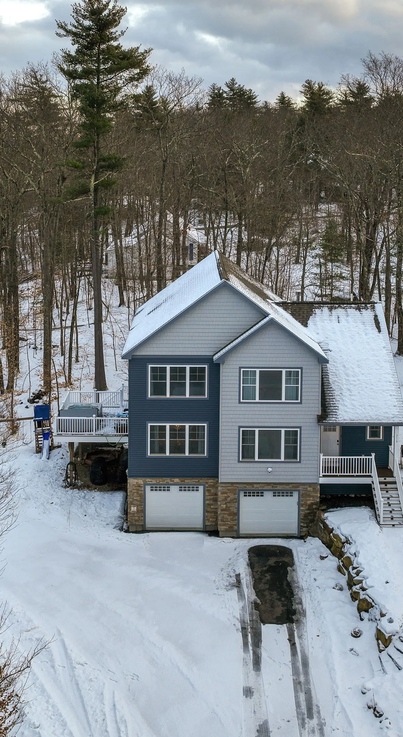 Mtn-View Gem w/ Hot Tub & Fire Pit in North Conway