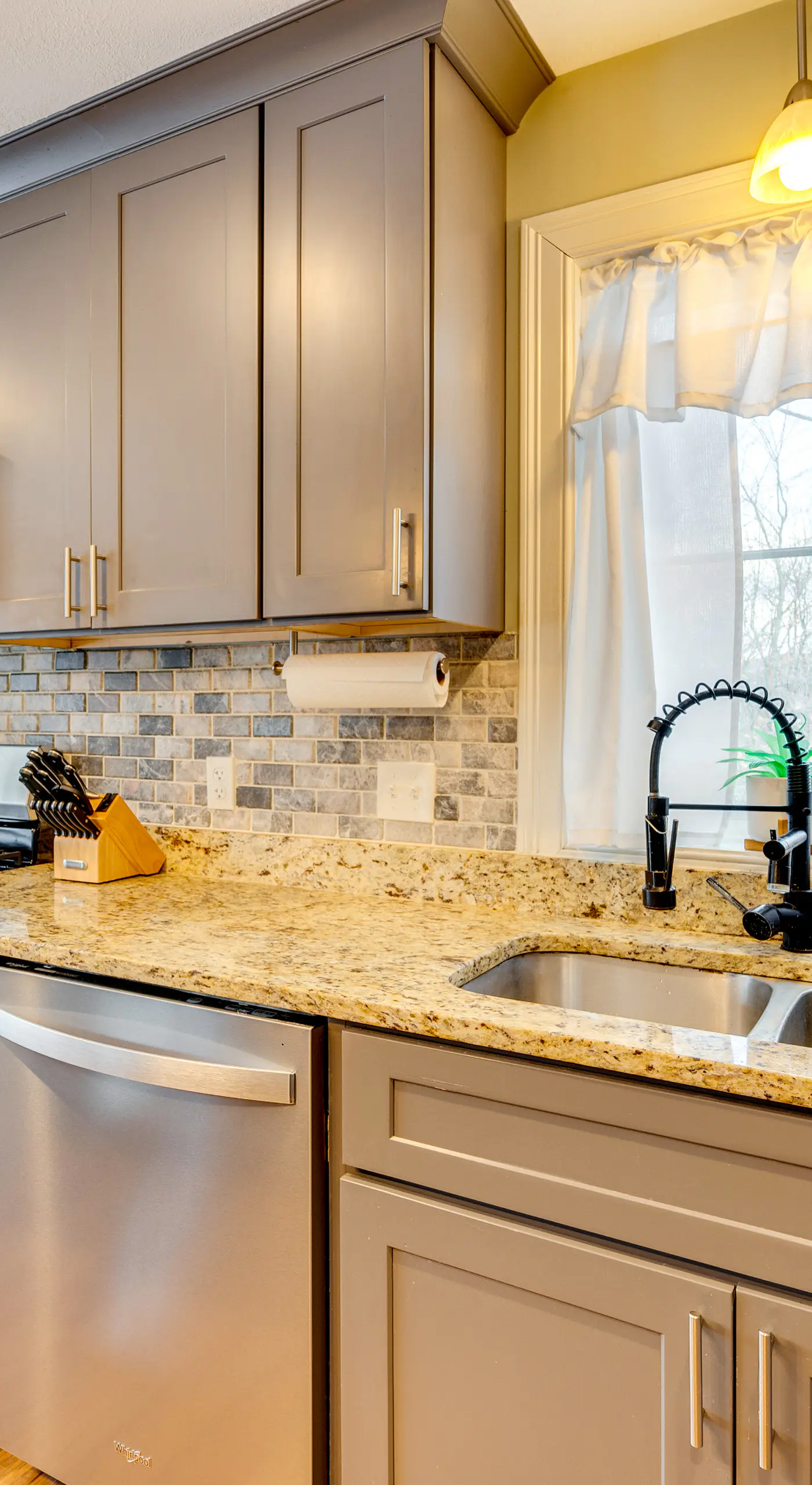 Mtn-View Gem w/ Hot Tub & Fire Pit in North Conway