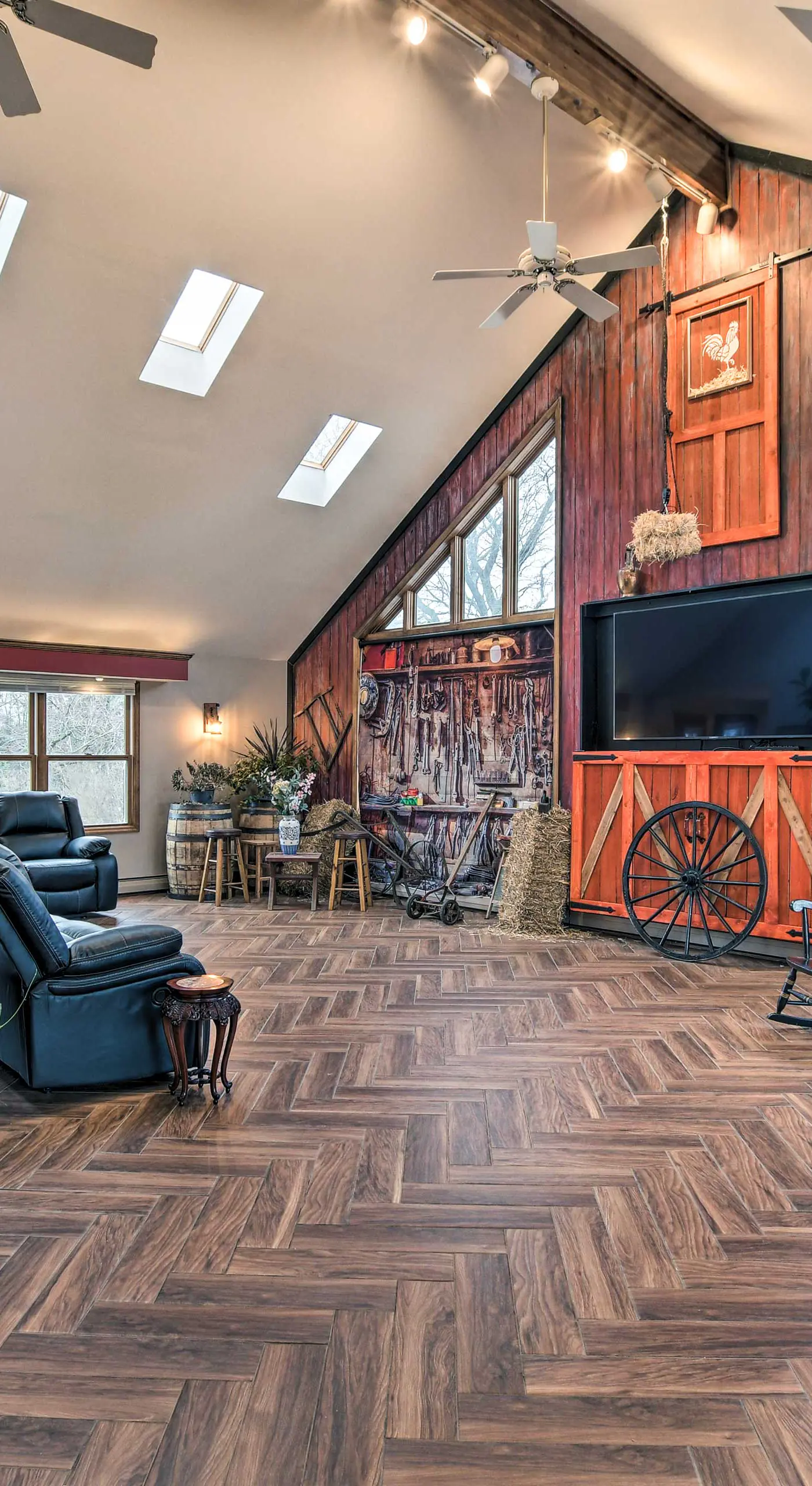 Pet-Friendly Bartlett Farmhouse w/ Deck!