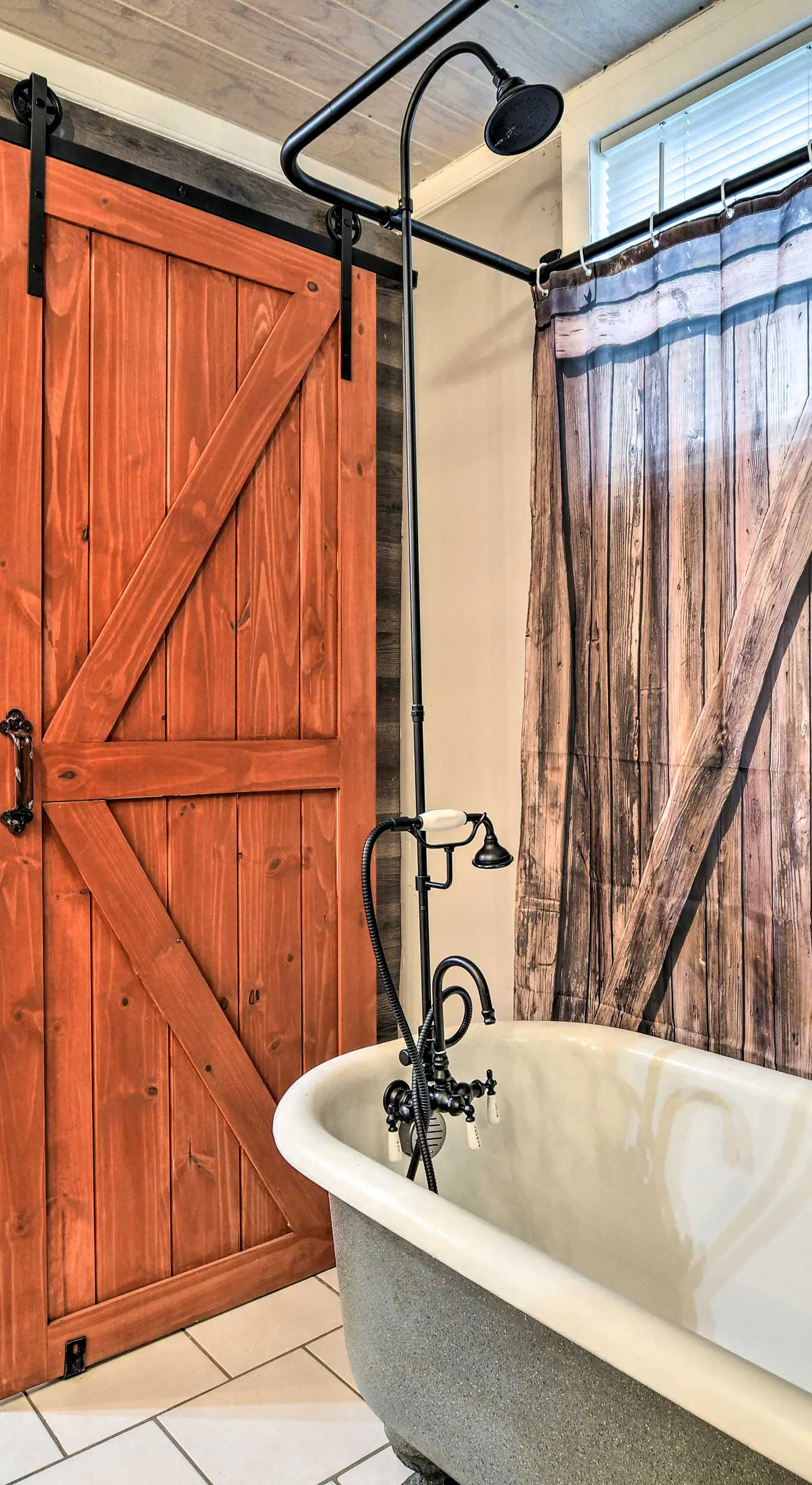 Pet-Friendly Bartlett Farmhouse w/ Deck!
