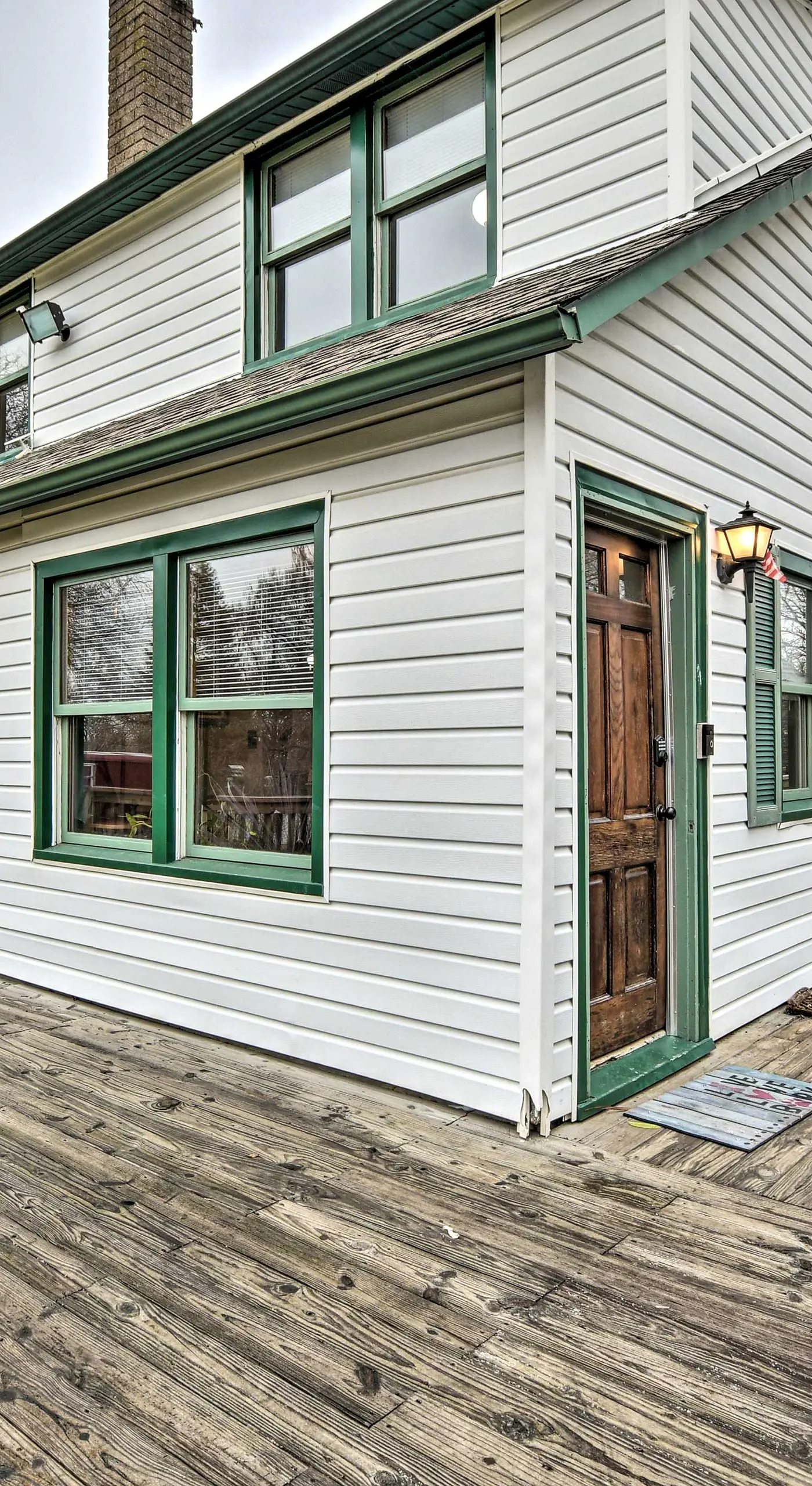 Pet-Friendly Bartlett Farmhouse w/ Deck!