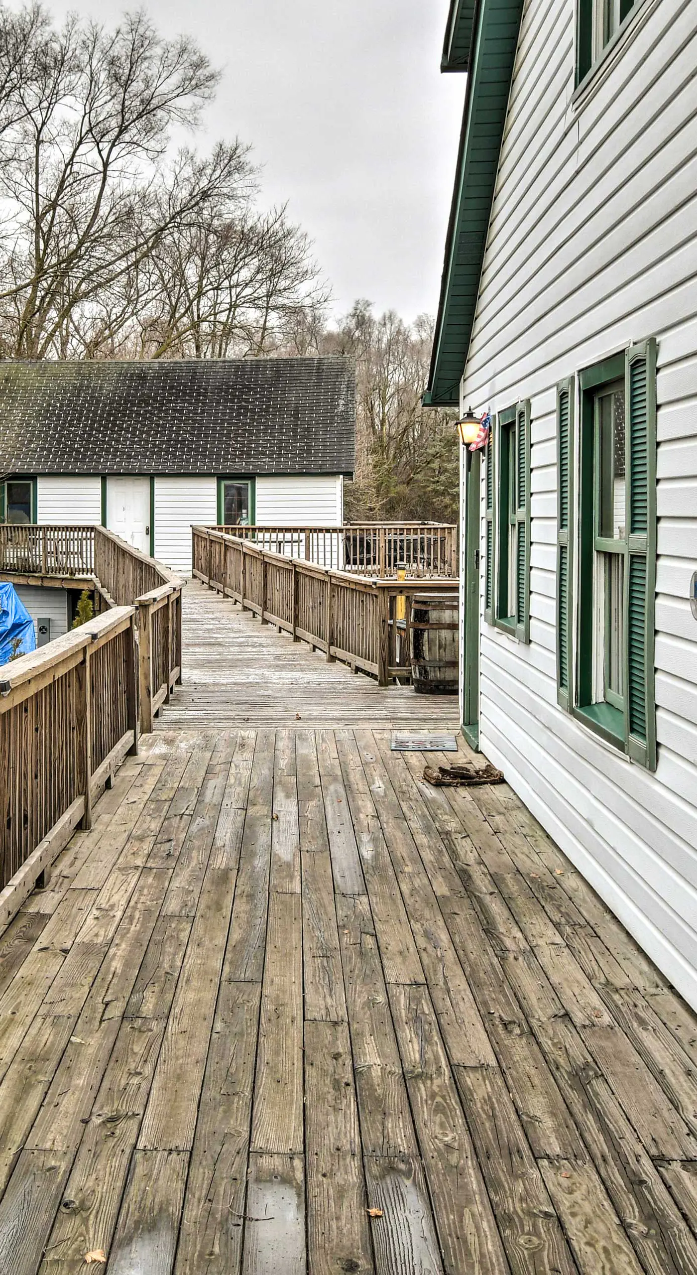 Pet-Friendly Bartlett Farmhouse w/ Deck!