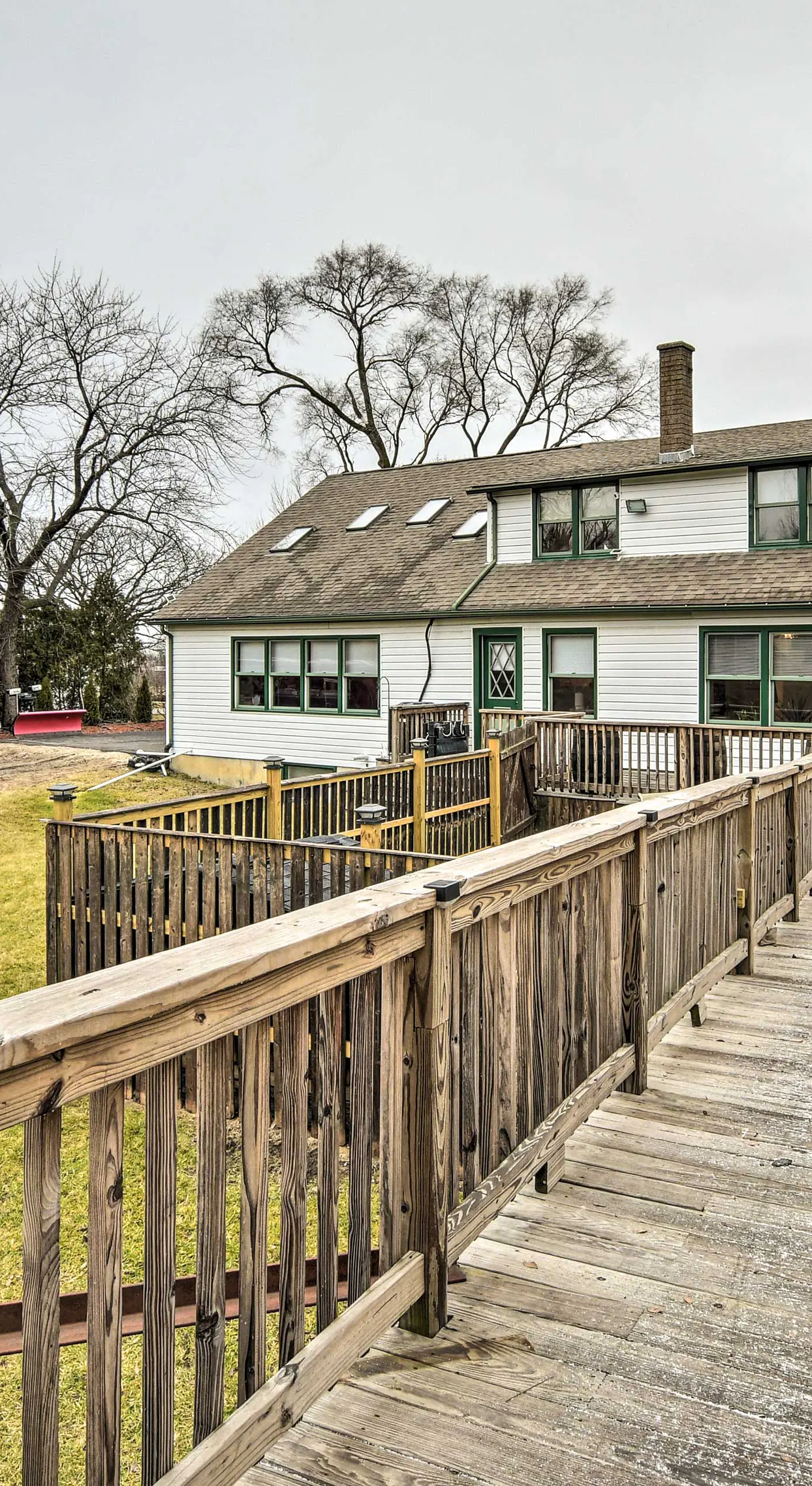 Pet-Friendly Bartlett Farmhouse w/ Deck!