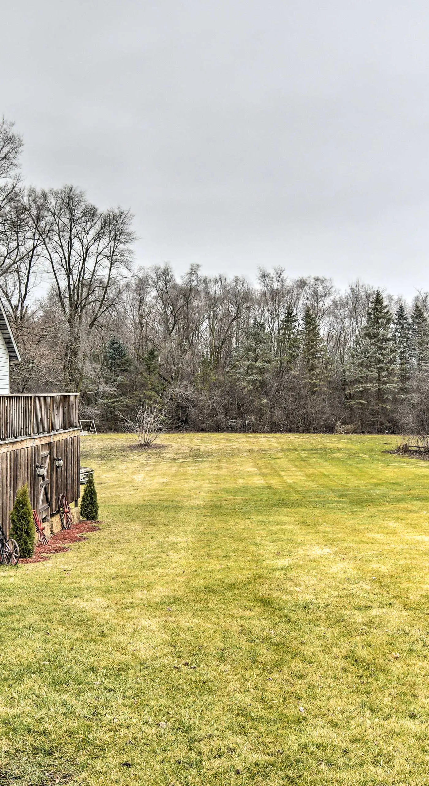 Pet-Friendly Bartlett Farmhouse w/ Deck!