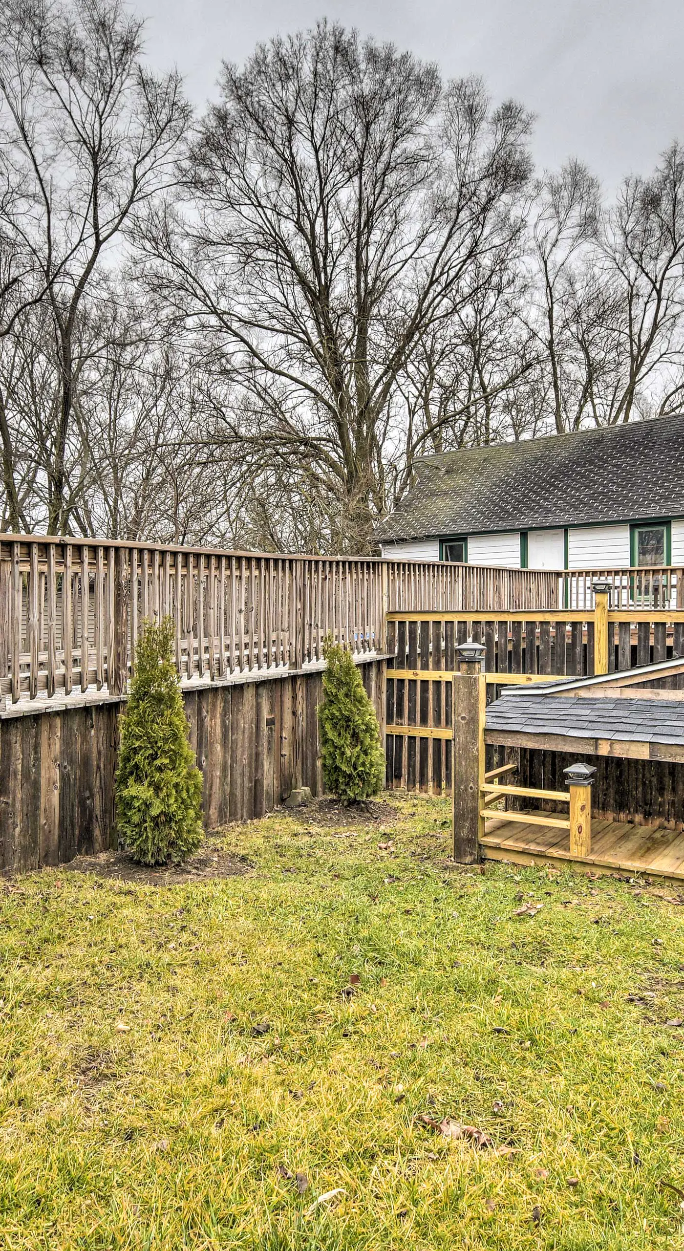 Pet-Friendly Bartlett Farmhouse w/ Deck!