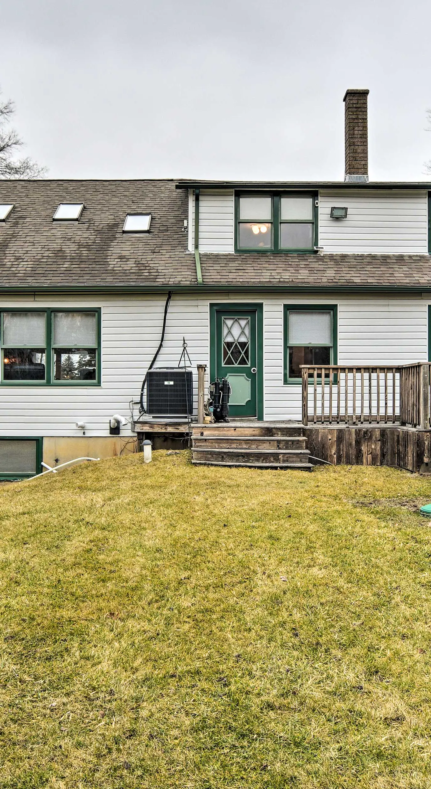 Pet-Friendly Bartlett Farmhouse w/ Deck!