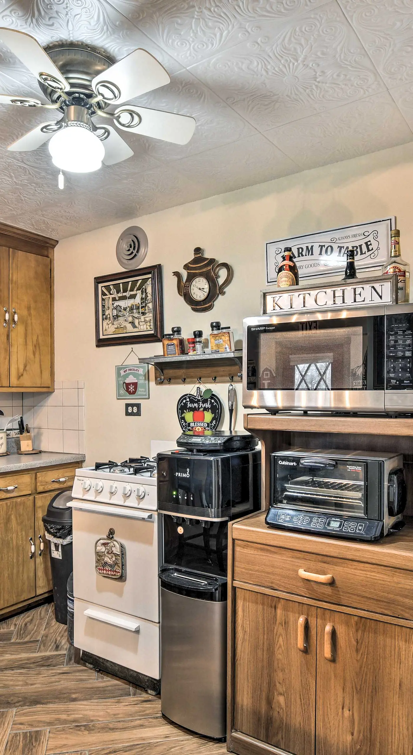 Pet-Friendly Bartlett Farmhouse w/ Deck!