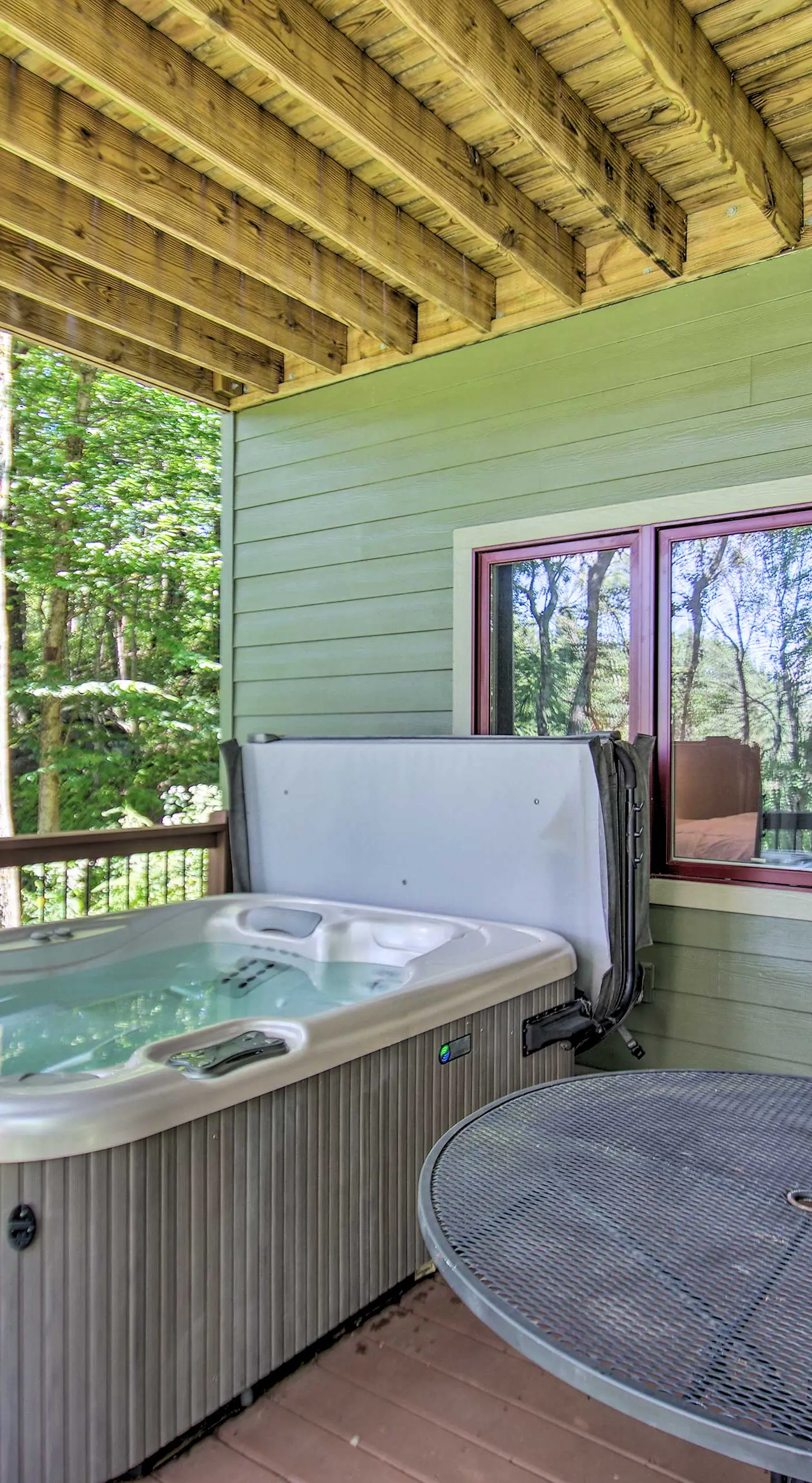 Luxe Wintergreen Resort Escape w/ Hot Tub!