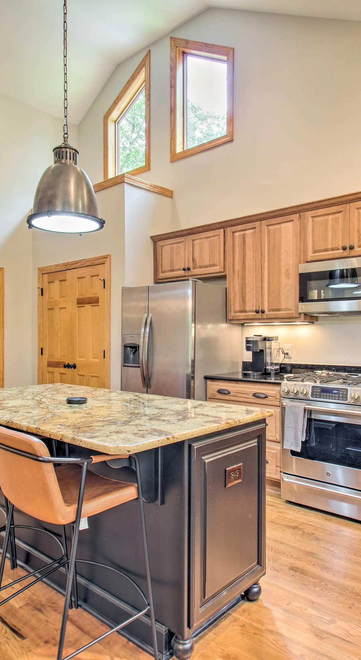 Luxe Wintergreen Resort Escape w/ Hot Tub!