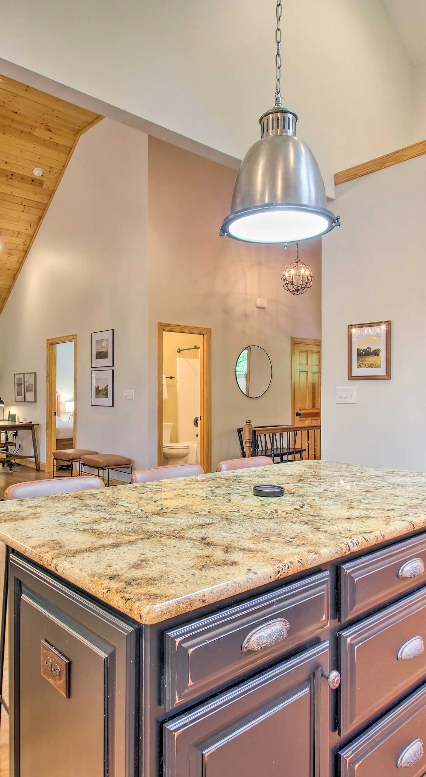 Luxe Wintergreen Resort Escape w/ Hot Tub!