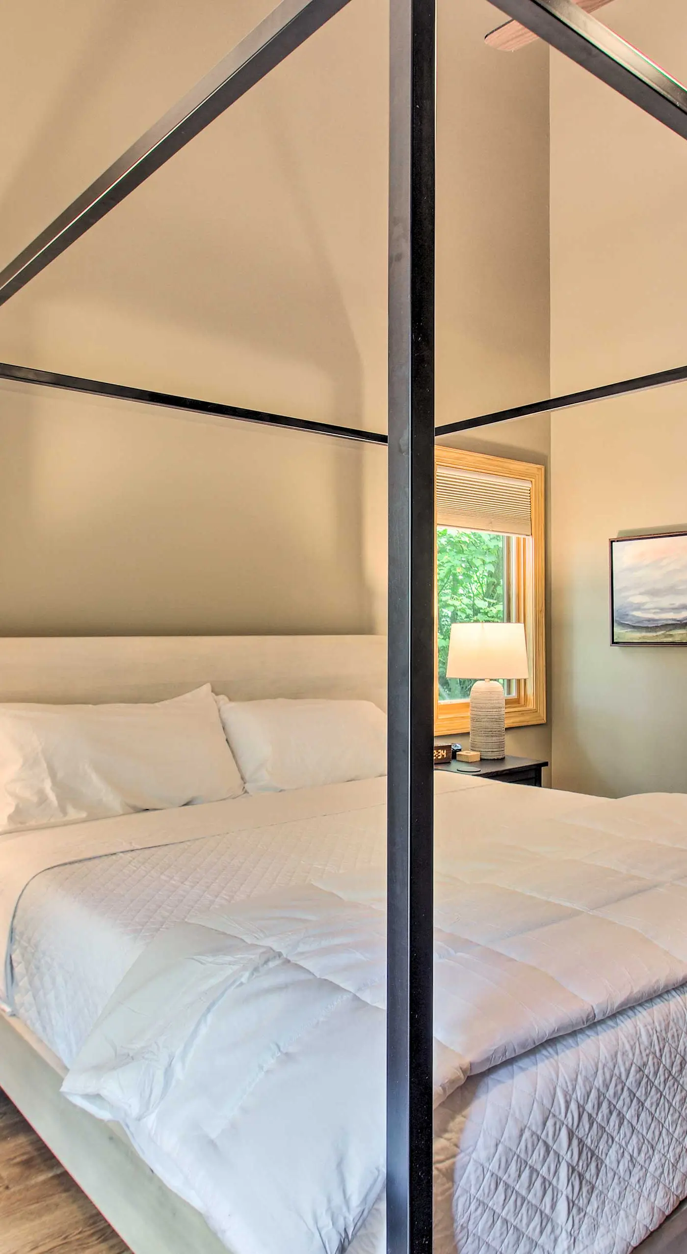 Luxe Wintergreen Resort Escape w/ Hot Tub!