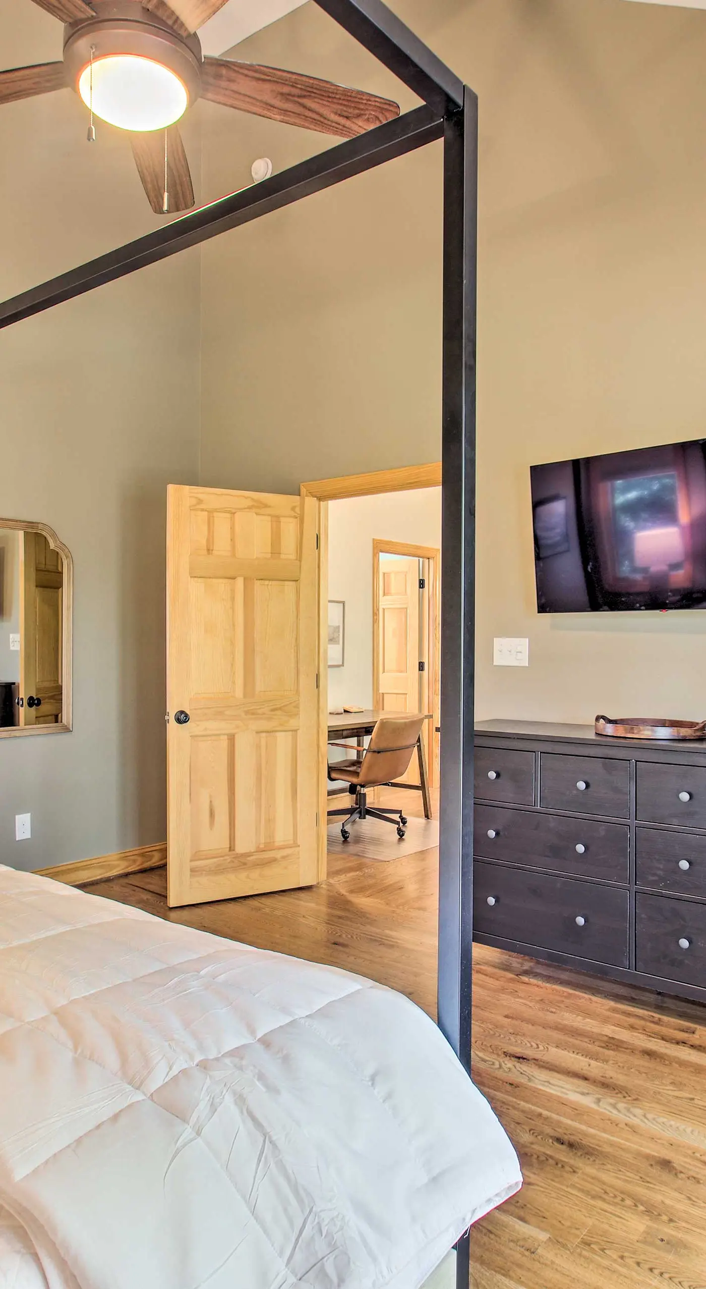 Luxe Wintergreen Resort Escape w/ Hot Tub!