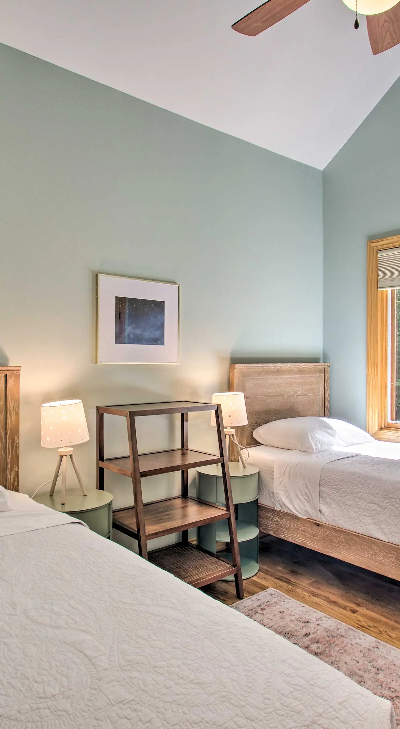 Luxe Wintergreen Resort Escape w/ Hot Tub!