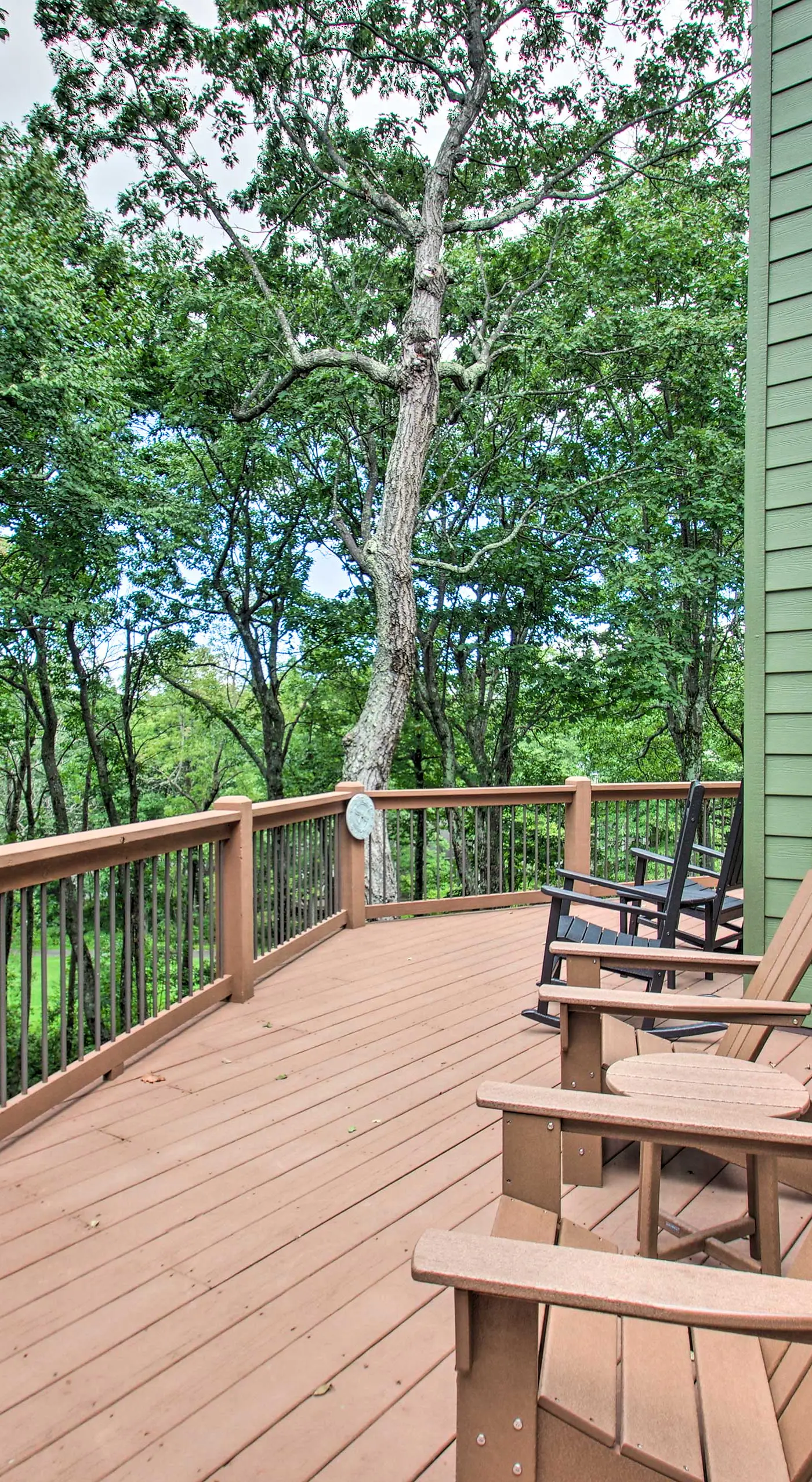 Luxe Wintergreen Resort Escape w/ Hot Tub!