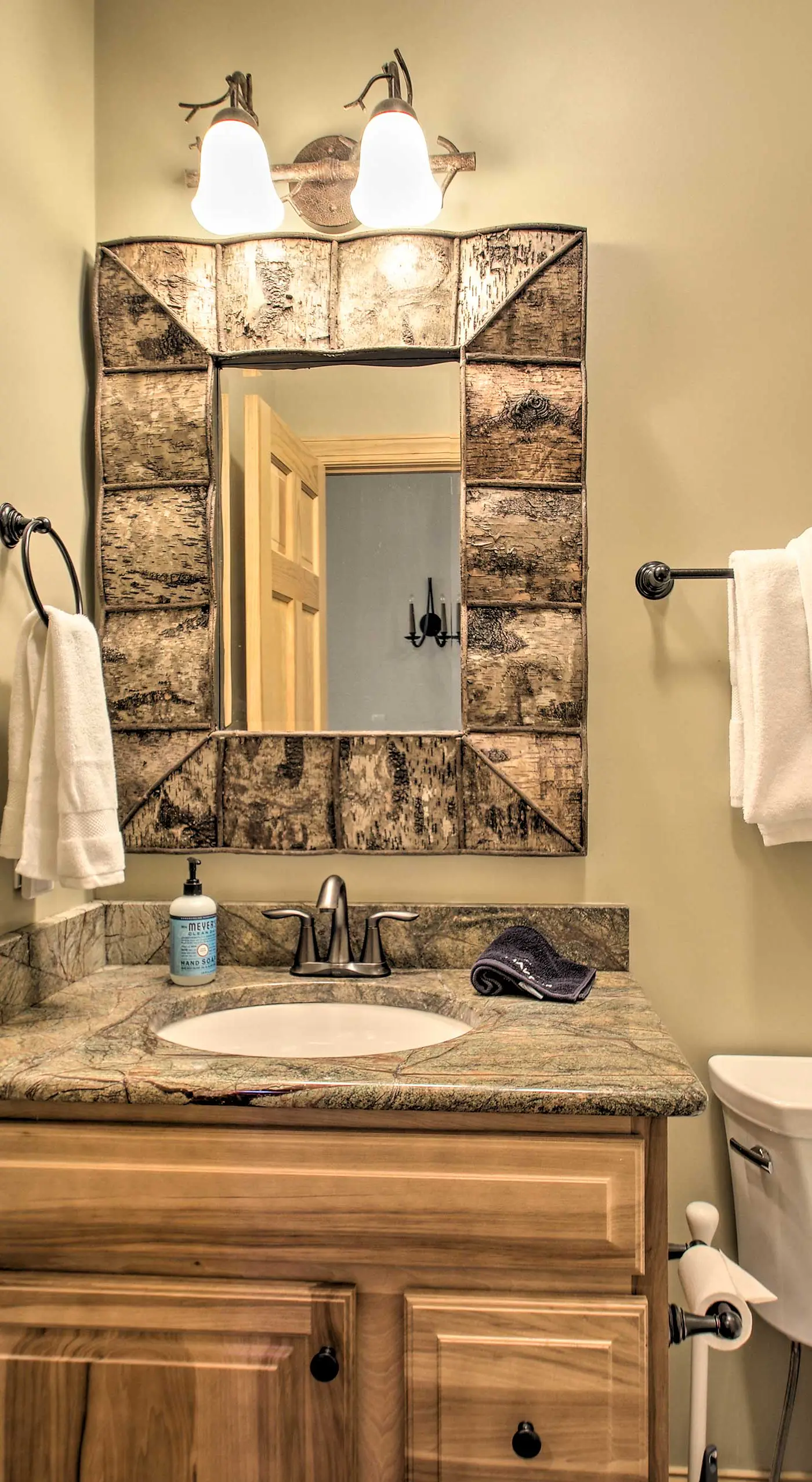 Luxe Wintergreen Resort Escape w/ Hot Tub!
