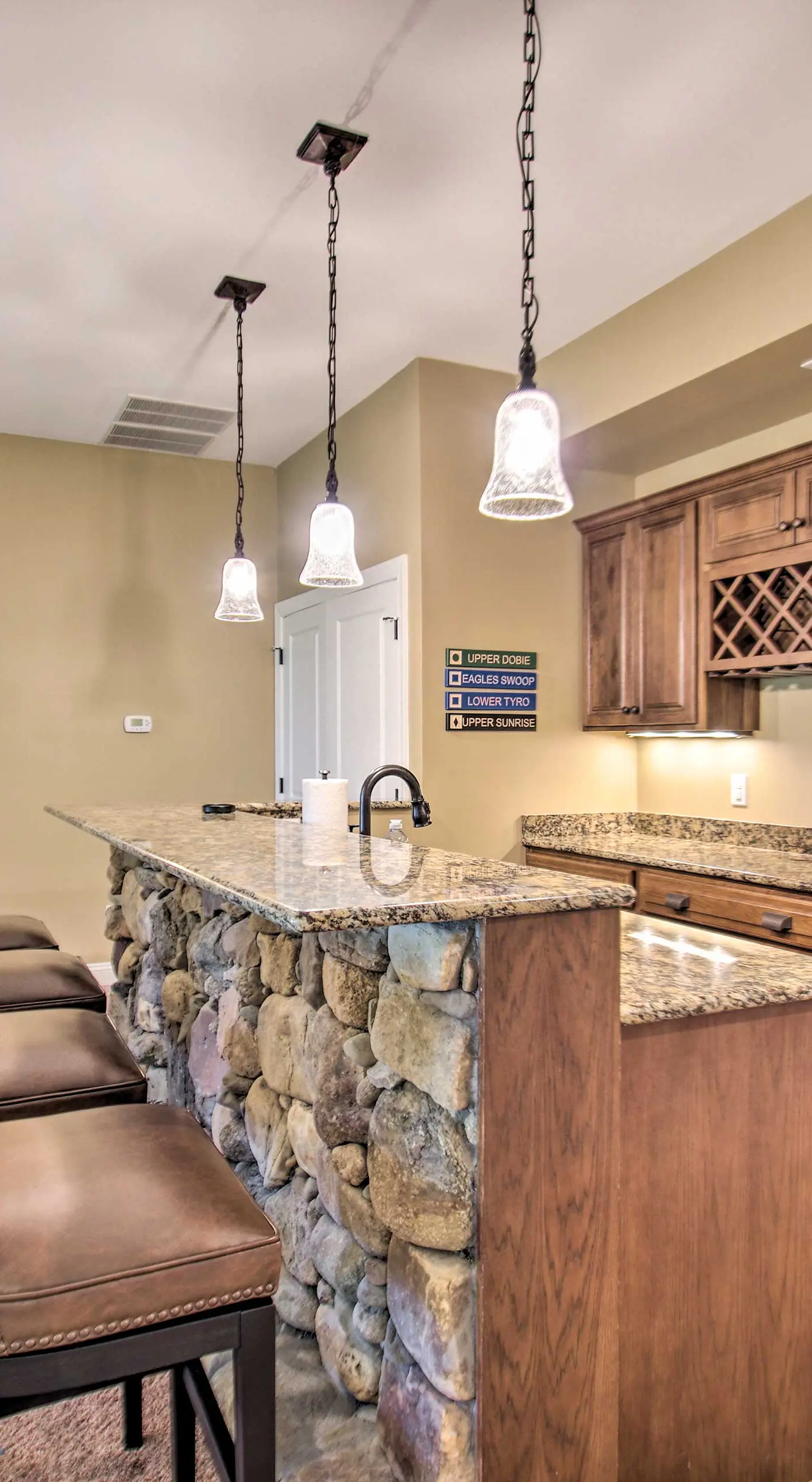 Luxe Wintergreen Resort Escape w/ Hot Tub!