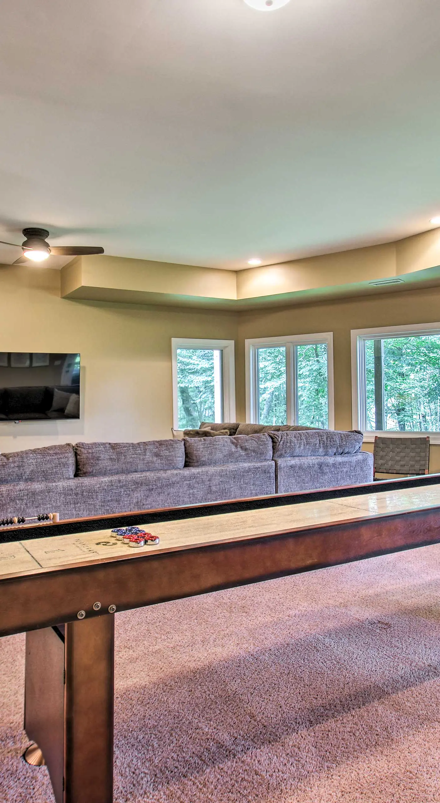 Luxe Wintergreen Resort Escape w/ Hot Tub!