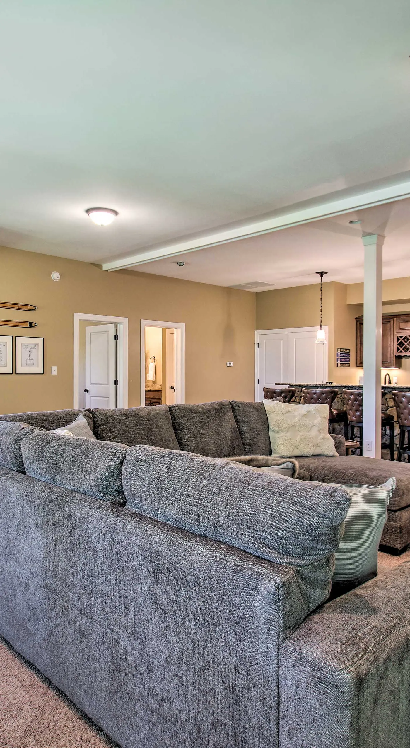 Luxe Wintergreen Resort Escape w/ Hot Tub!