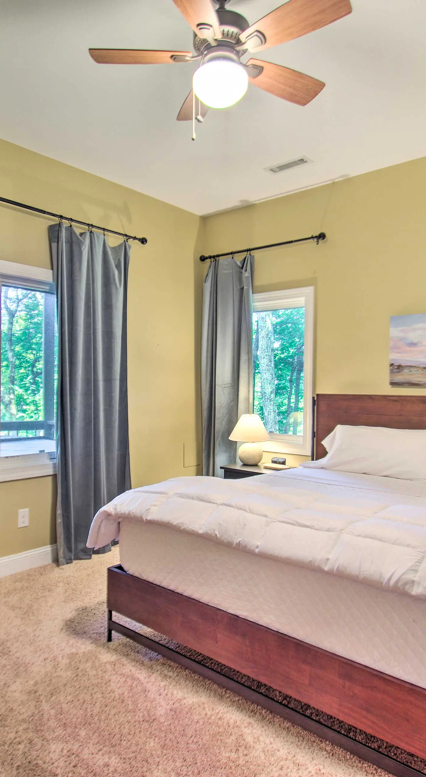 Luxe Wintergreen Resort Escape w/ Hot Tub!