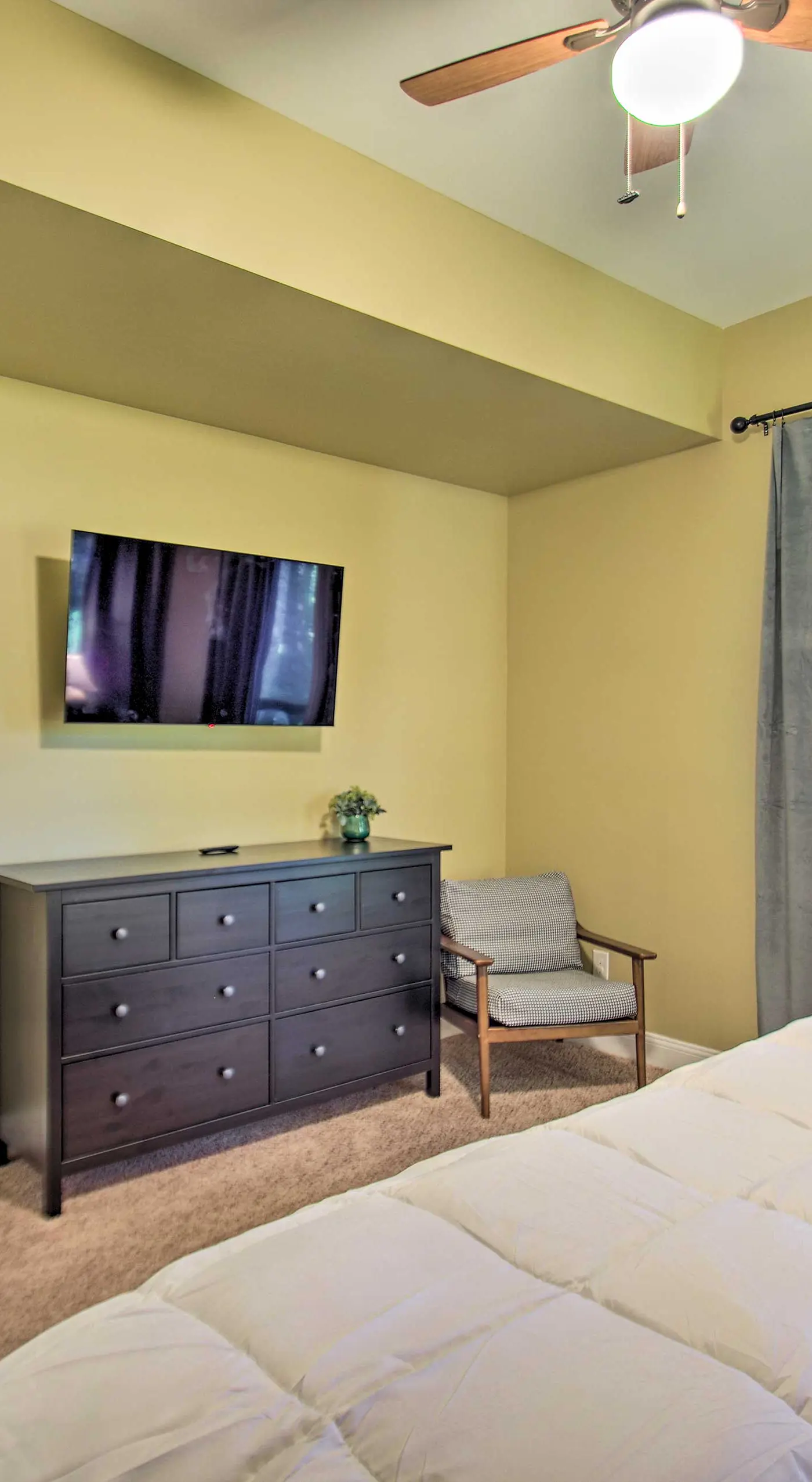 Luxe Wintergreen Resort Escape w/ Hot Tub!