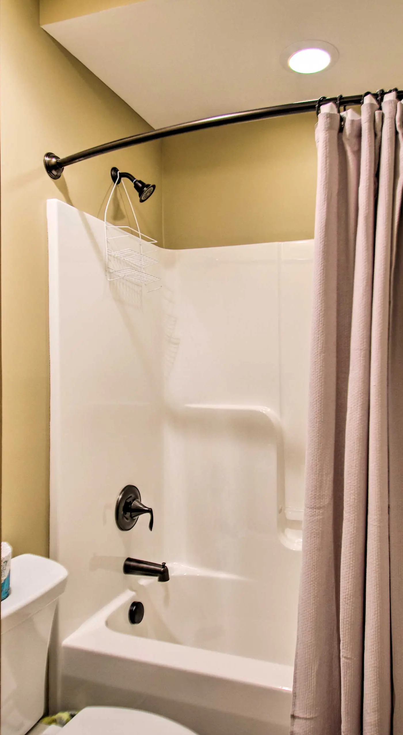 Luxe Wintergreen Resort Escape w/ Hot Tub!