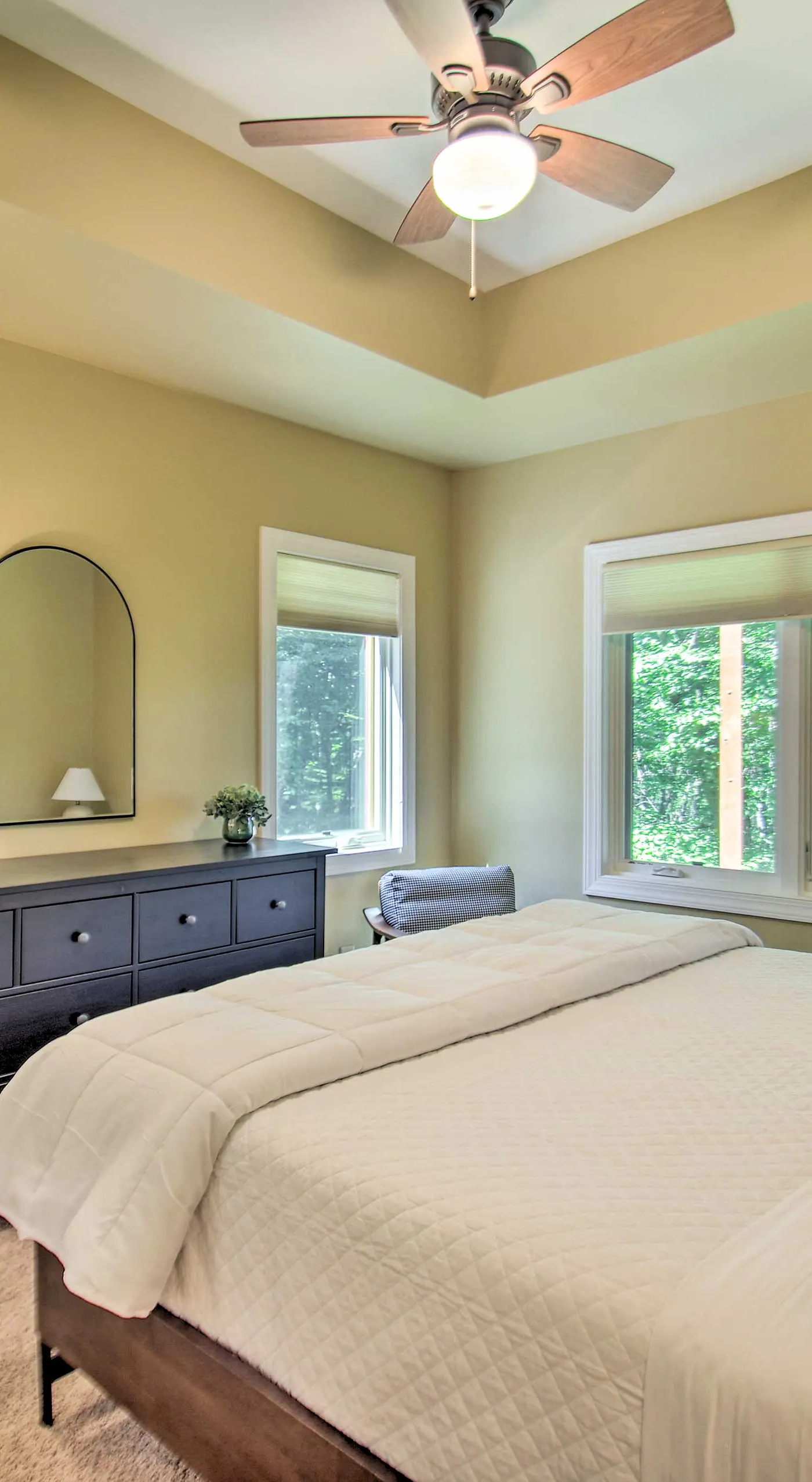 Luxe Wintergreen Resort Escape w/ Hot Tub!