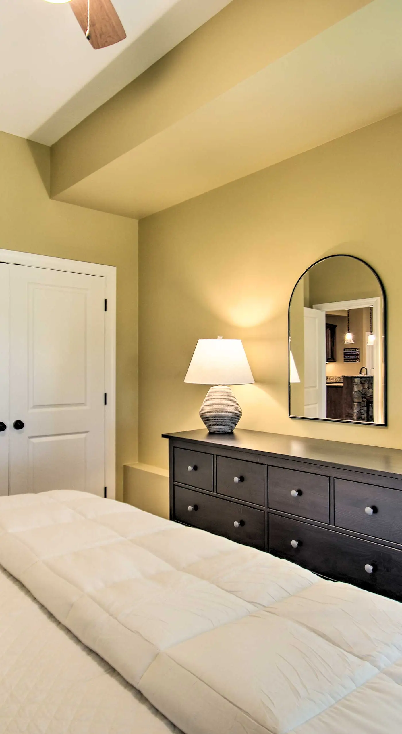 Luxe Wintergreen Resort Escape w/ Hot Tub!