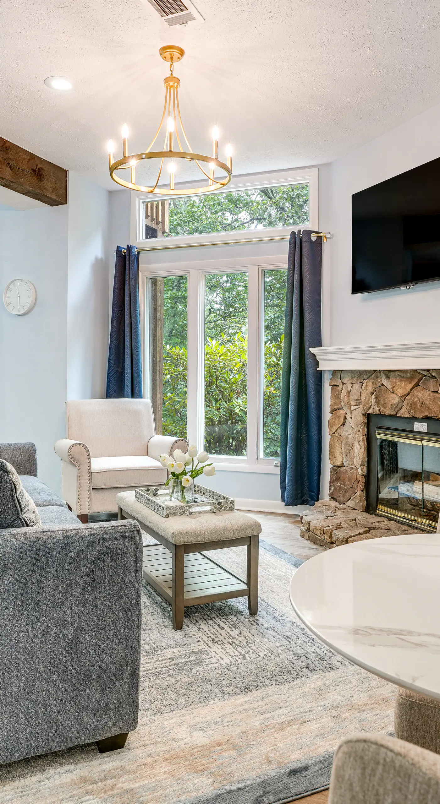 Wintergreen Condo w/ Pool: Near Hike & Market!