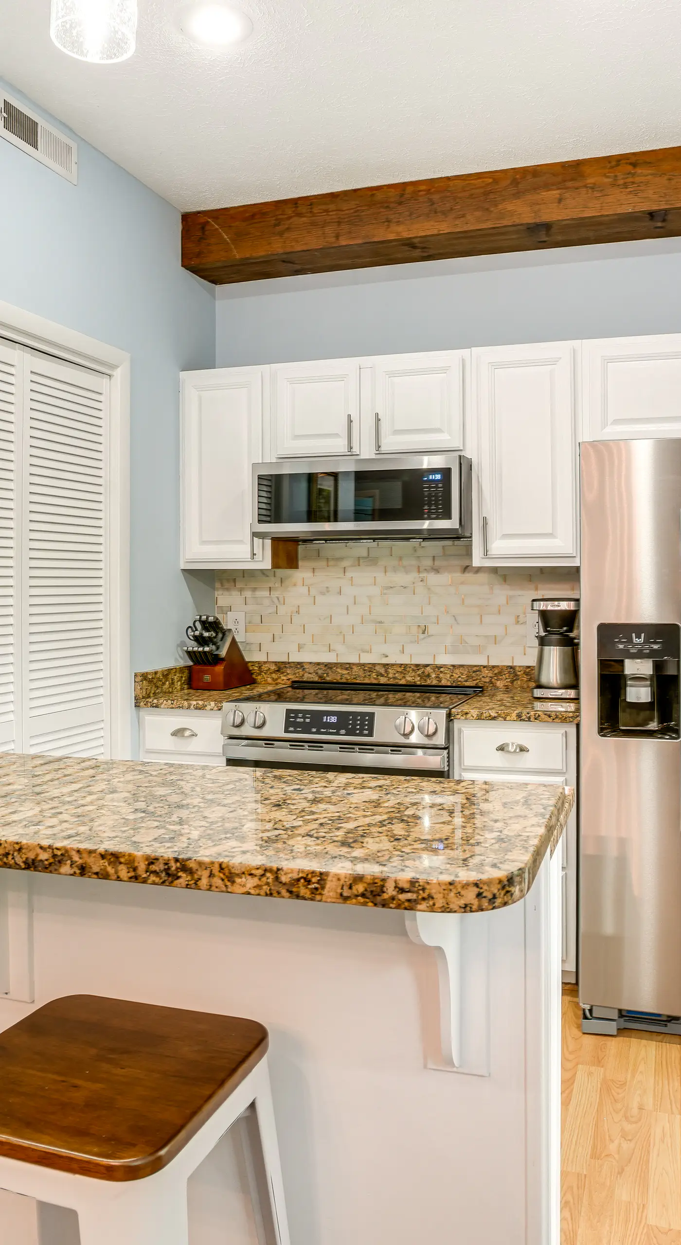 Wintergreen Condo w/ Pool: Near Hike & Market!