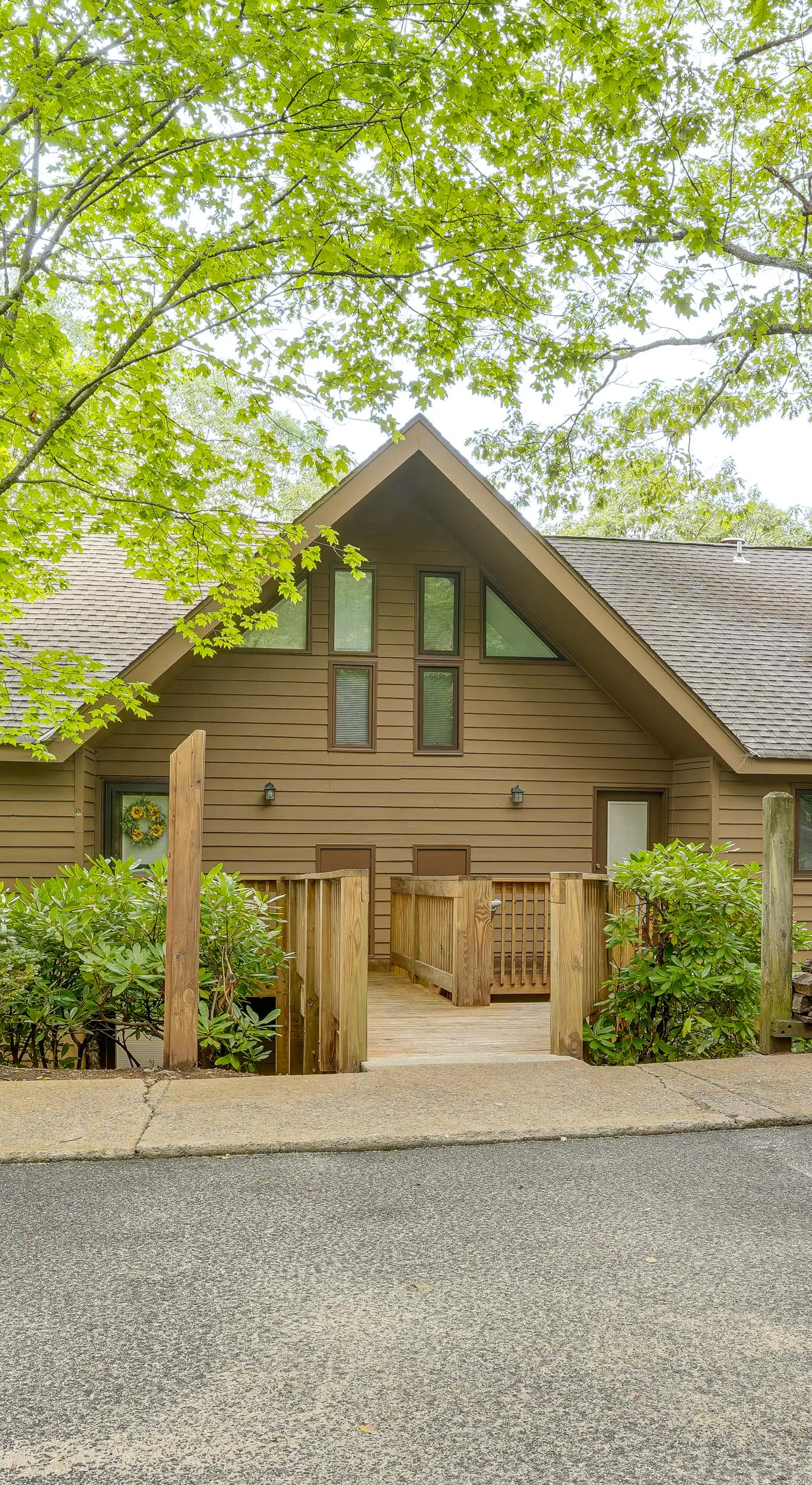 Wintergreen Condo w/ Pool: Near Hike & Market!