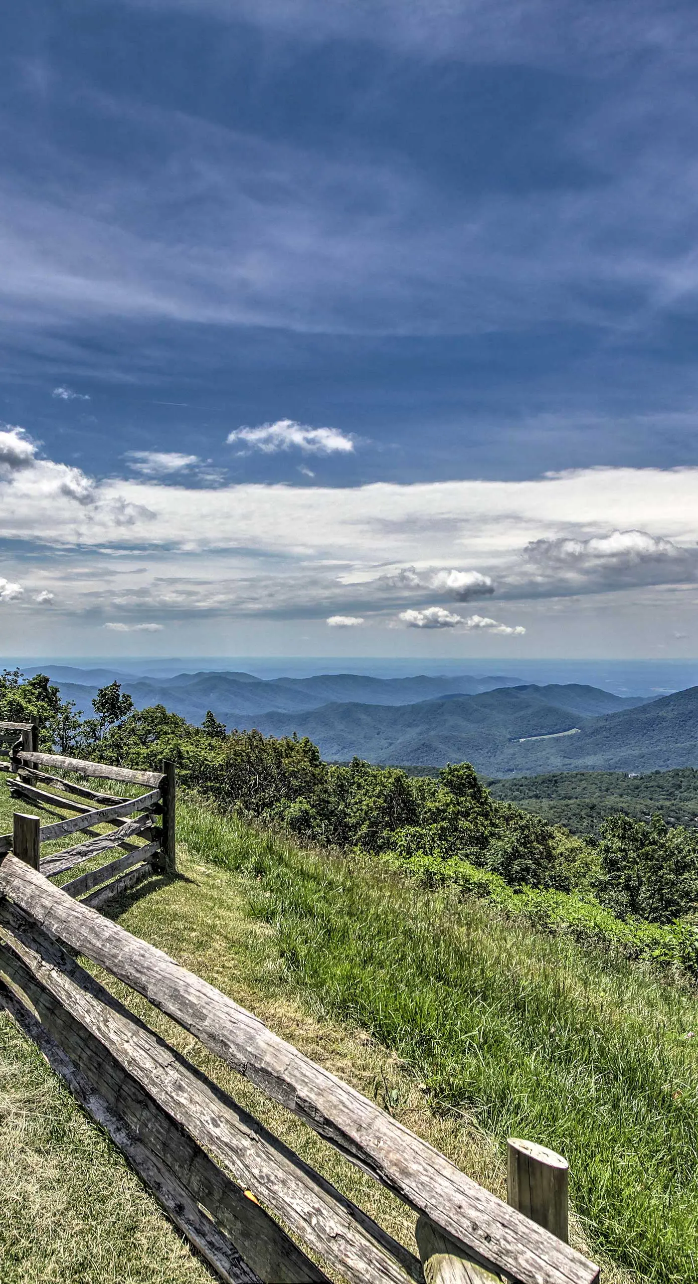 Wintergreen Condo w/ Pool: Near Hike & Market!