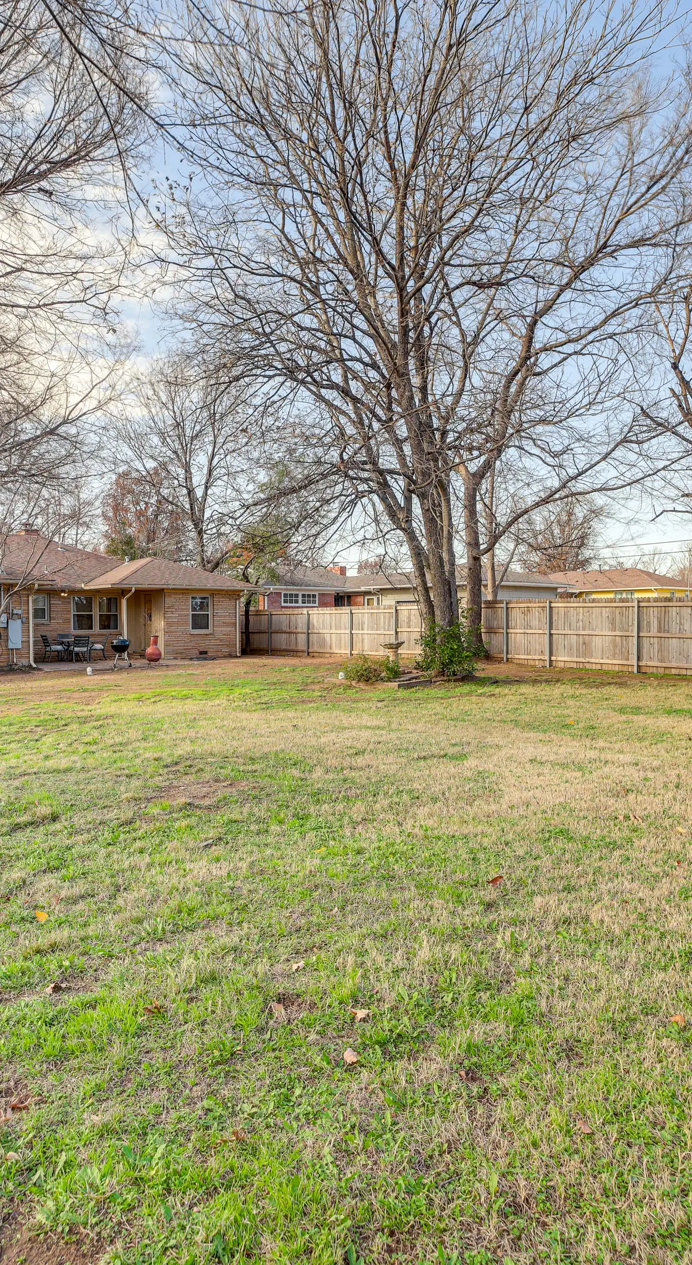 Tulsa Home 5 Mi to Downtown: Groups Welcome!