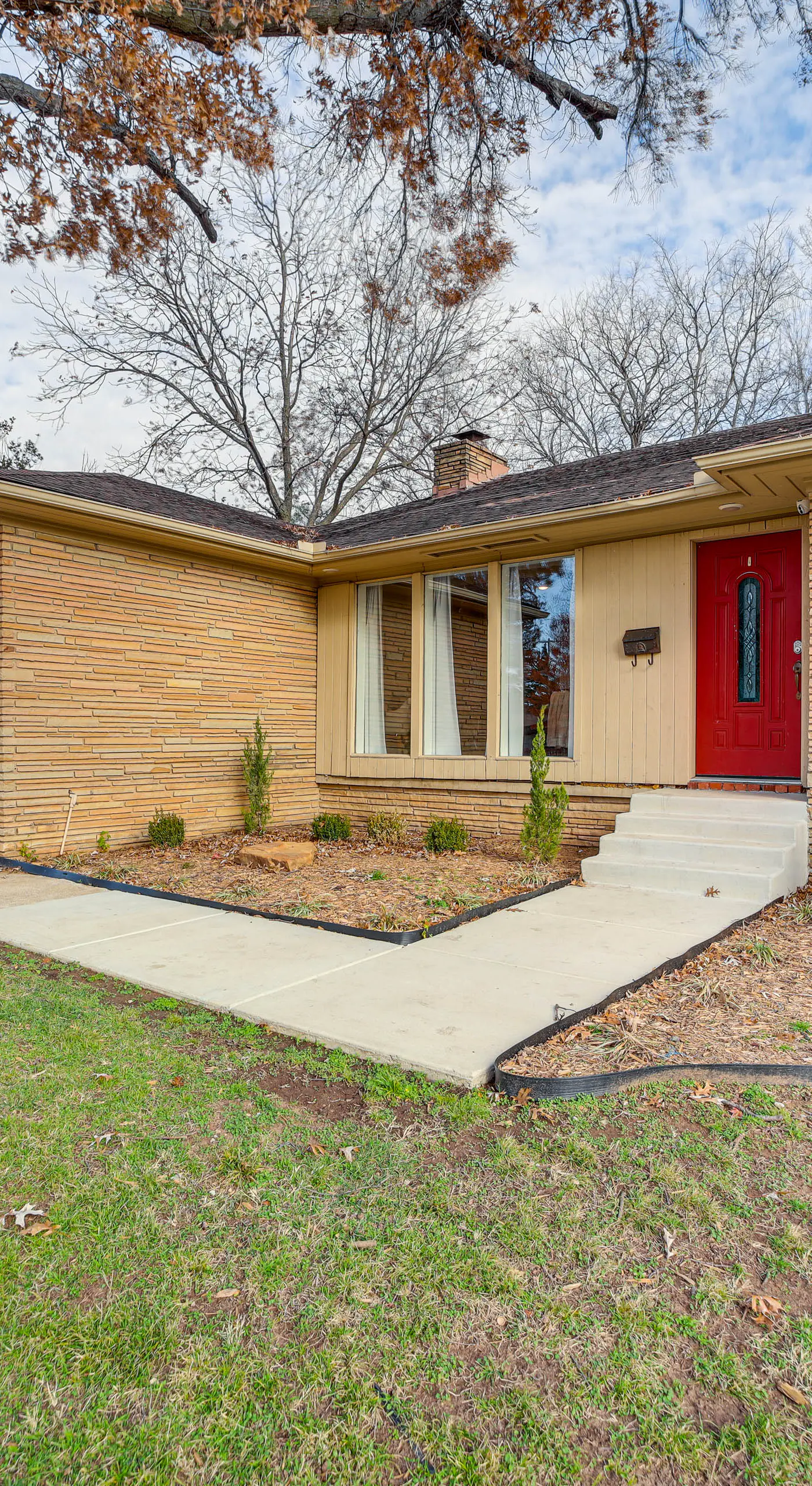Tulsa Home 5 Mi to Downtown: Groups Welcome!