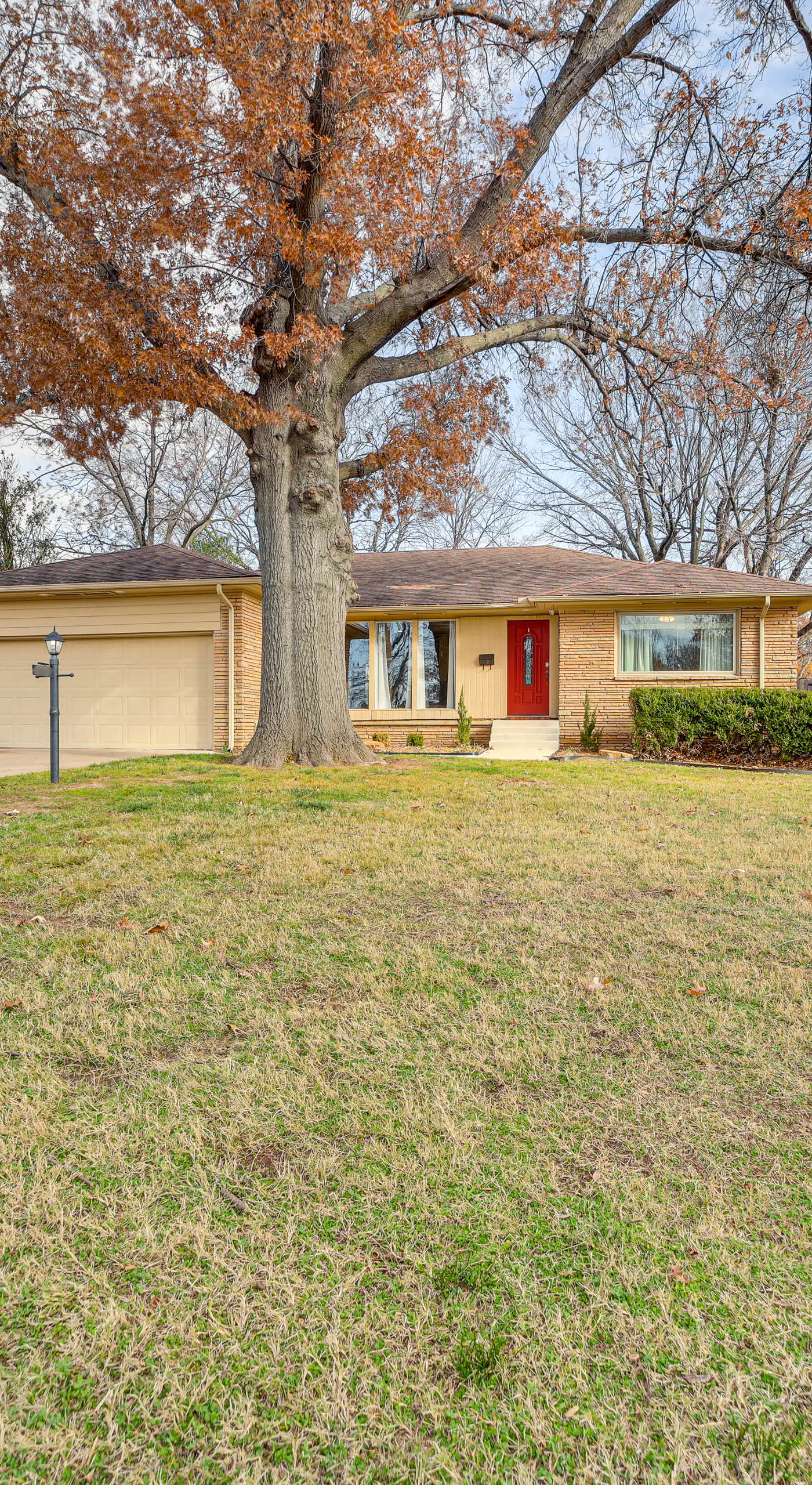 Tulsa Home 5 Mi to Downtown: Groups Welcome!