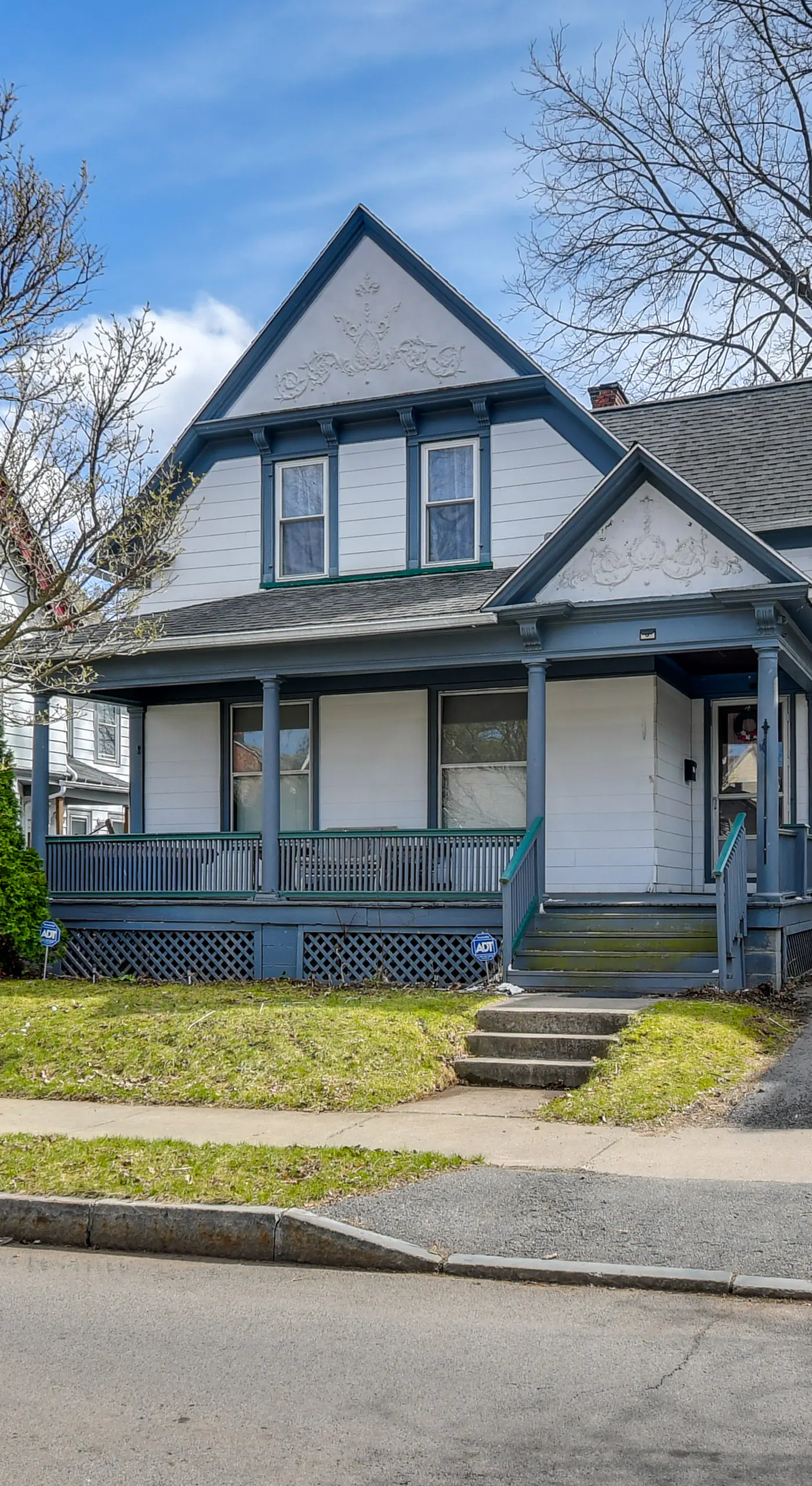 < 2 Mi to Hospitals & University: South Wedge Apt!