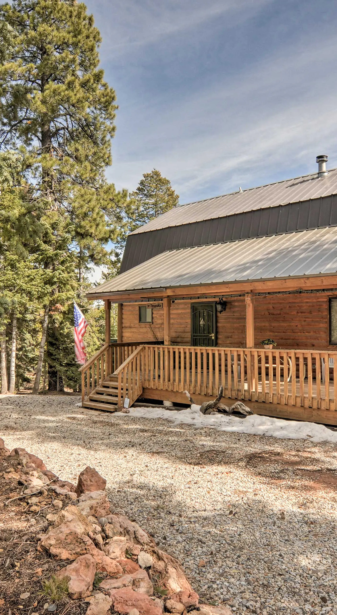 Duck Creek Village Cabin w/ Deck on Half Acre
