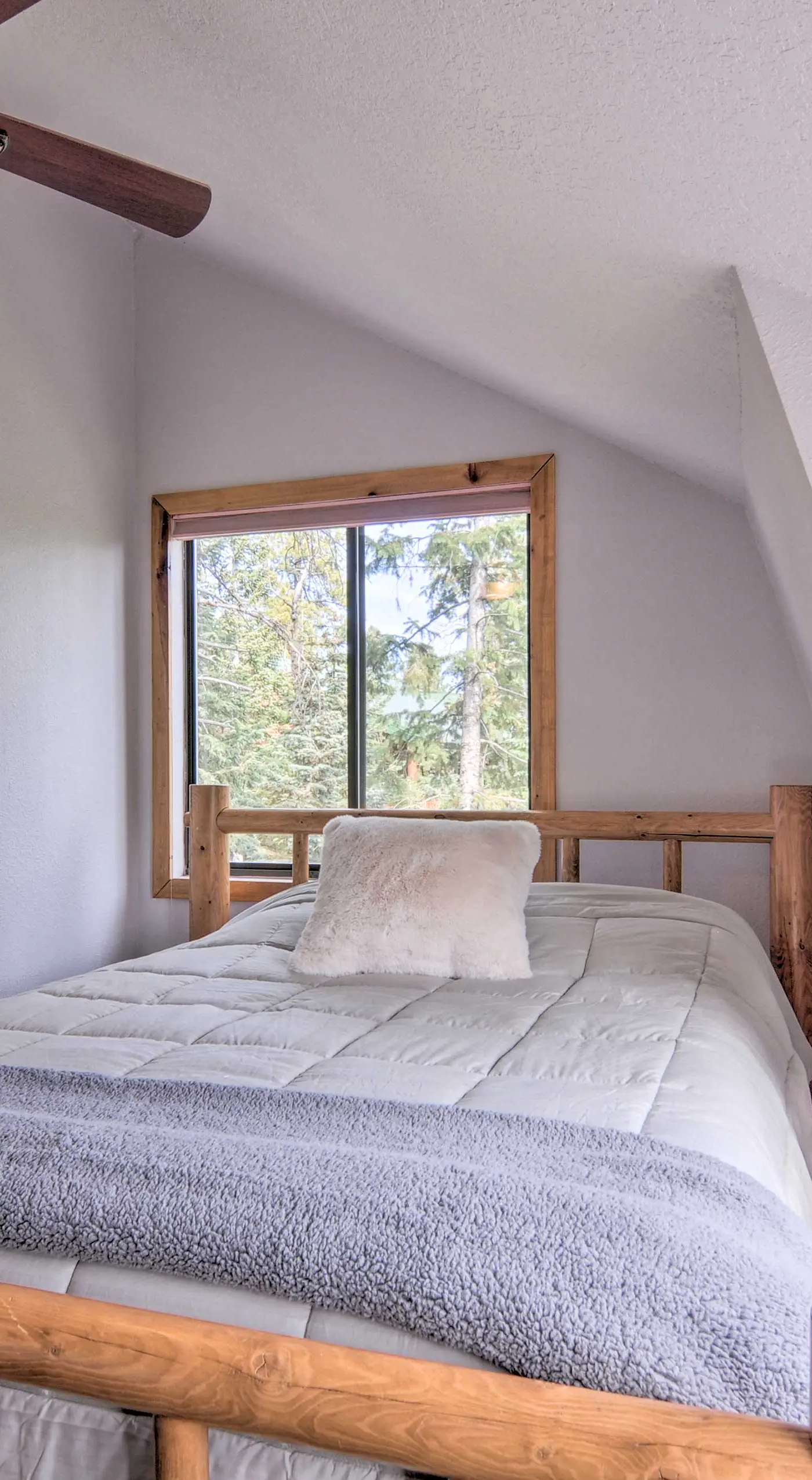 Duck Creek Village Cabin w/ Deck on Half Acre