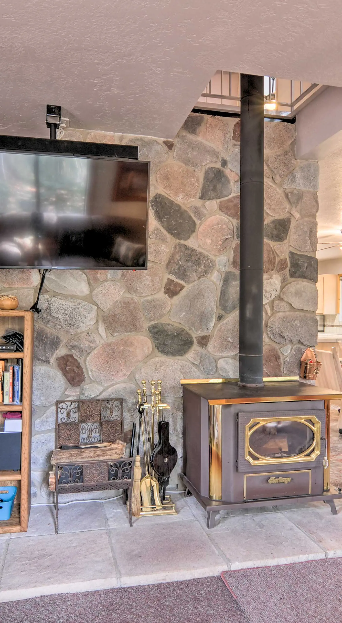 Duck Creek Village Cabin w/ Deck on Half Acre