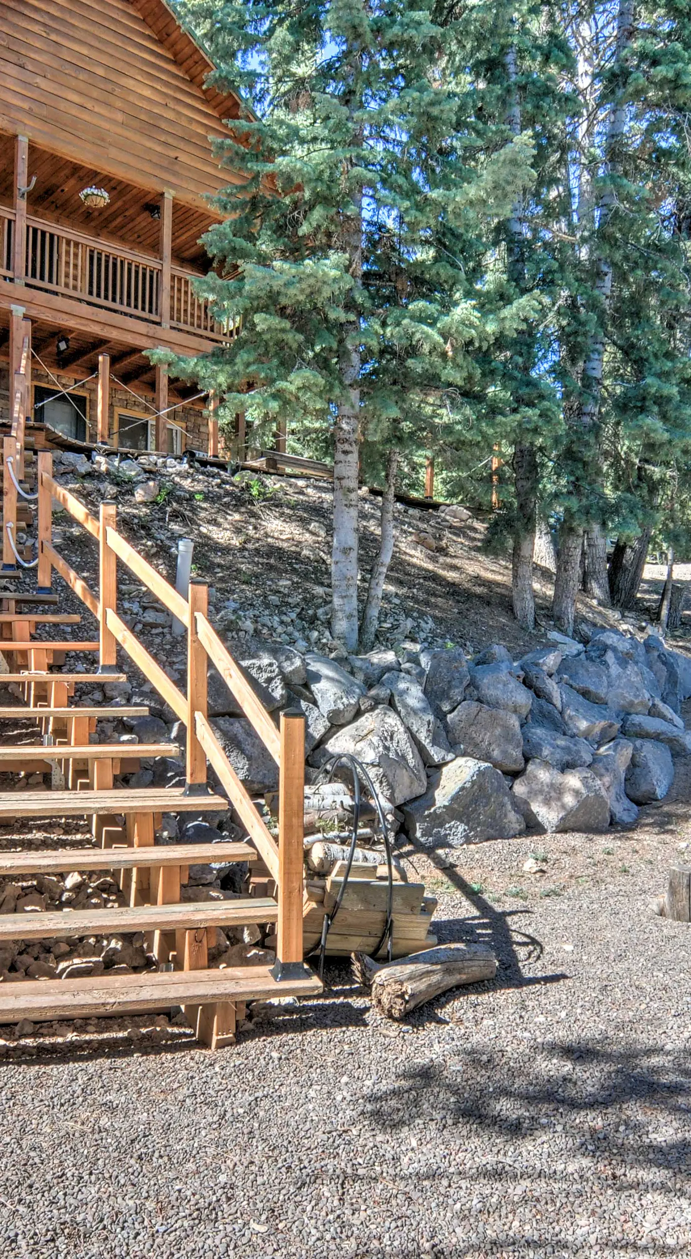Cozy 'Nora's Hideaway' - Charming, Quiet Log Cabin
