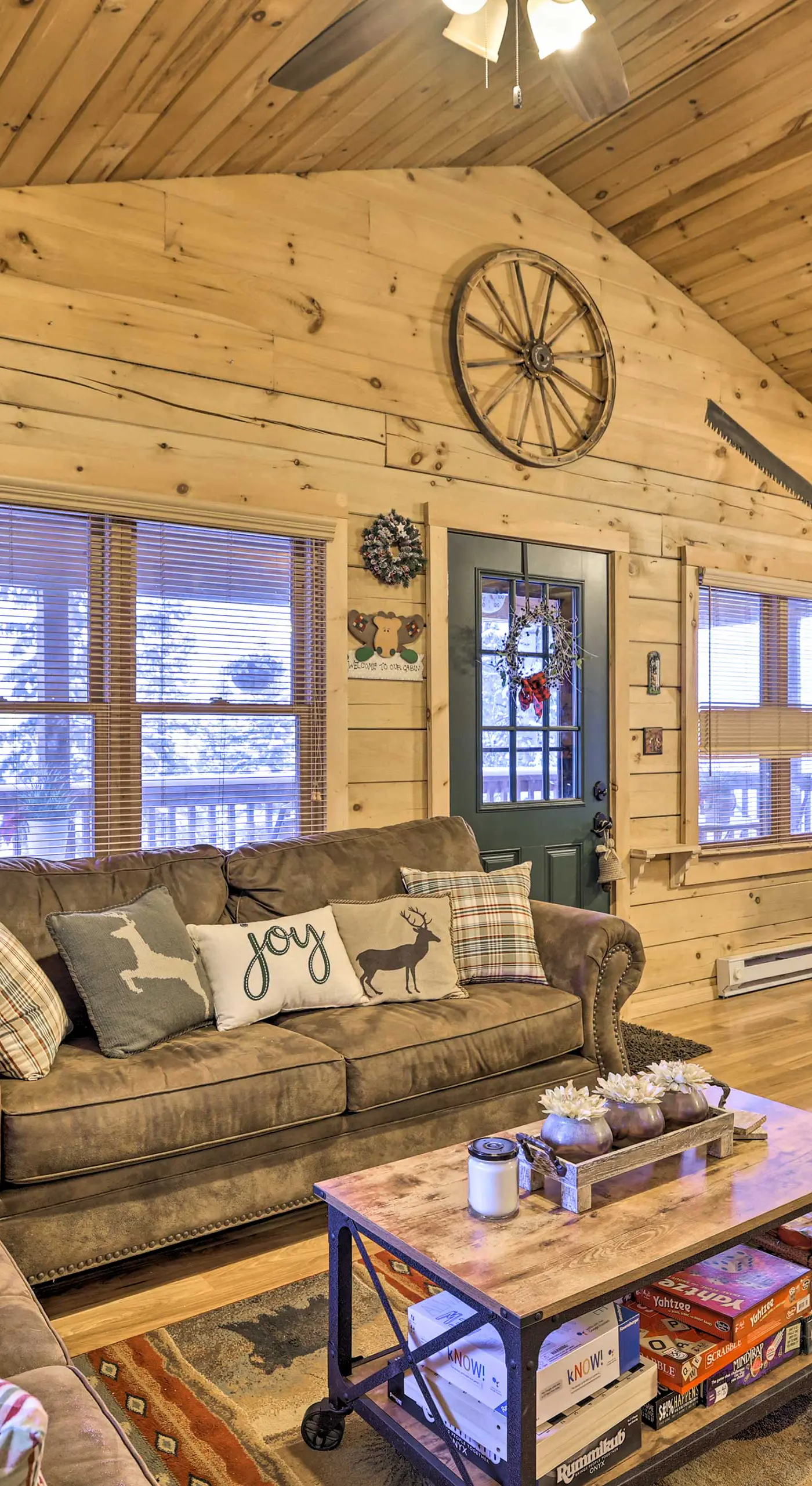 Cozy 'Nora's Hideaway' - Charming, Quiet Log Cabin
